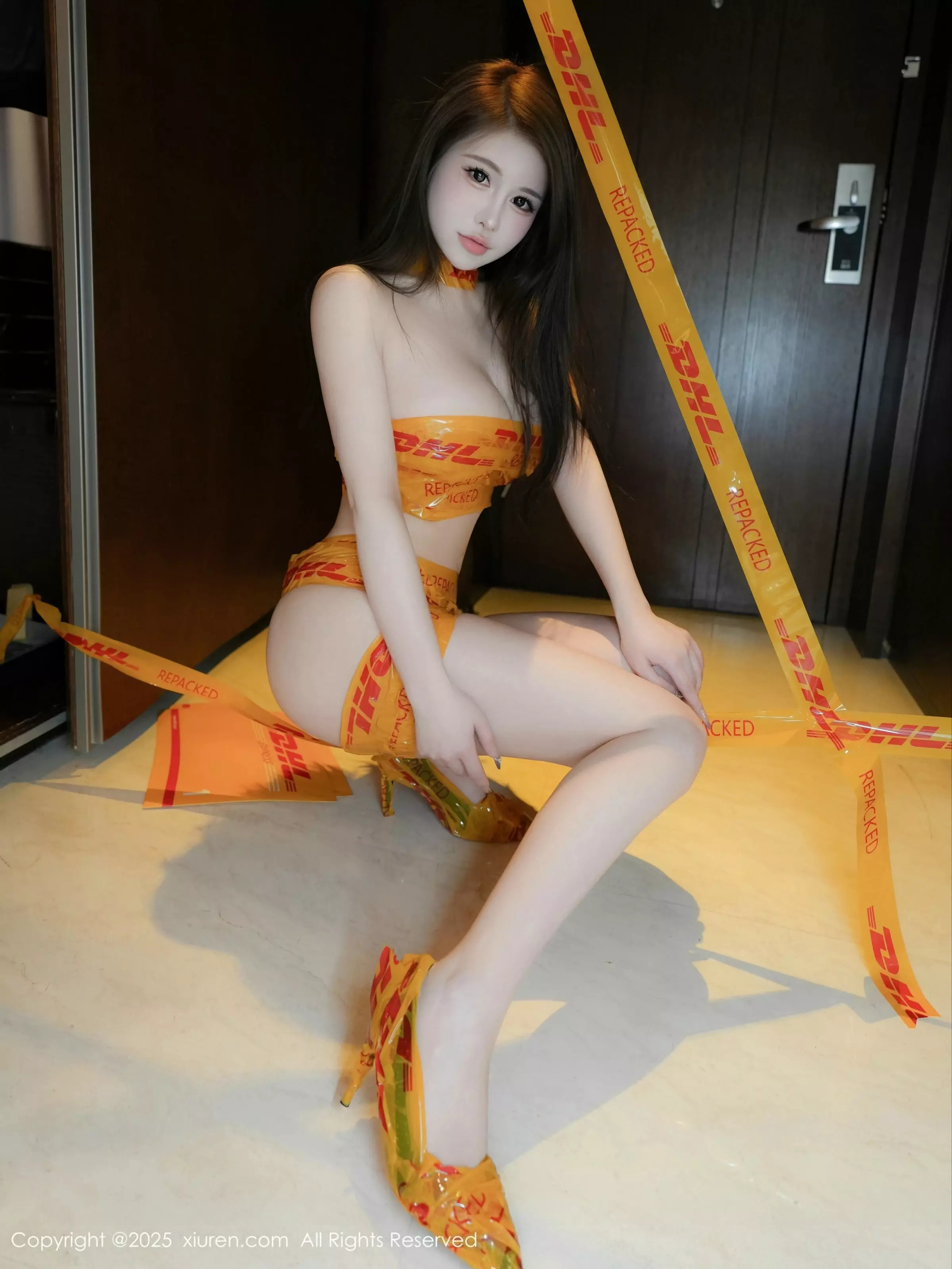 Xgyw.Org_XiuRen第10016期_模特甜妮户外性感黄色胶带裹身秀完美身材白嫩肌肤诱惑写真76P
