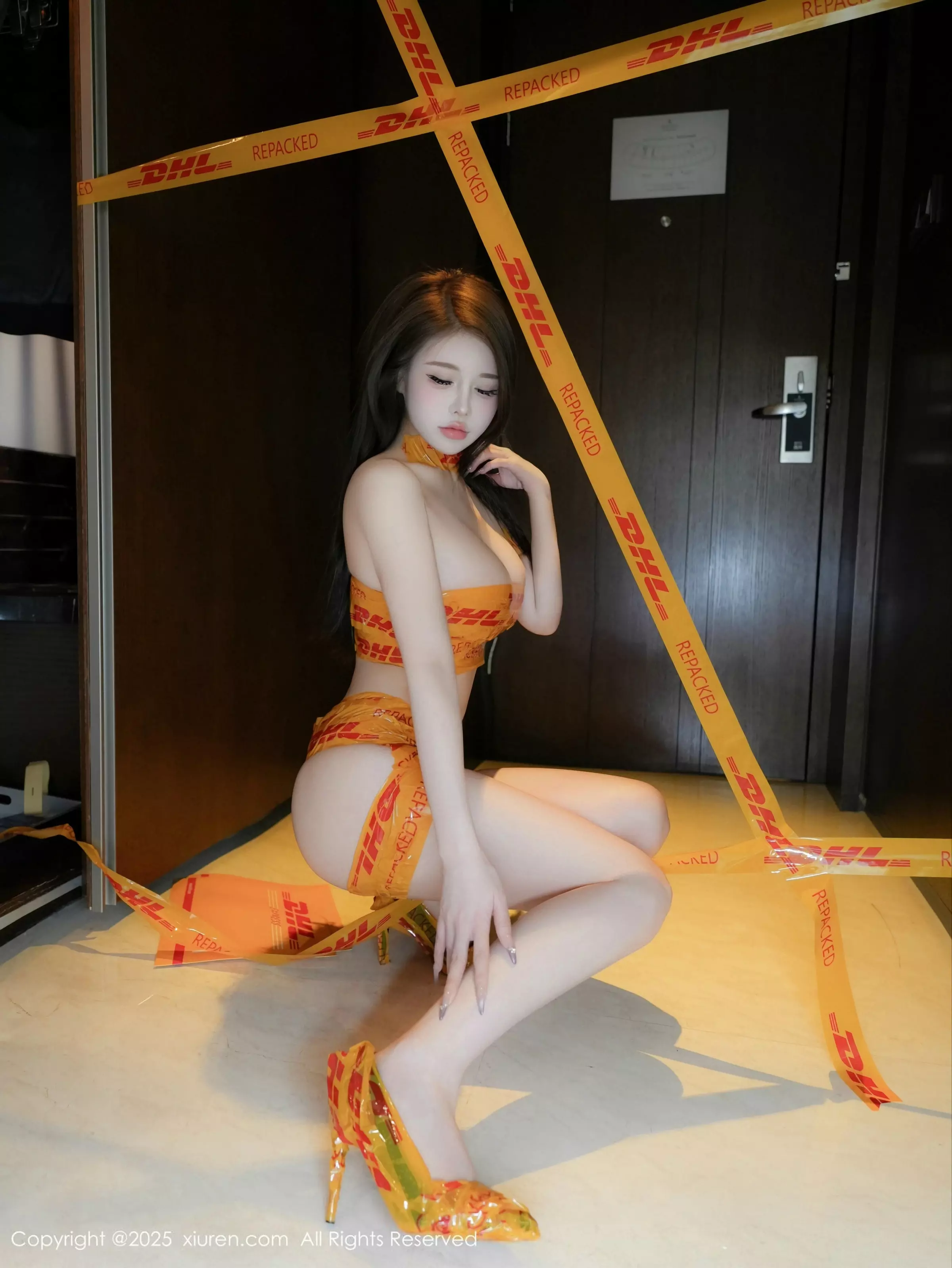Xgyw.Org_XiuRen第10016期_模特甜妮户外性感黄色胶带裹身秀完美身材白嫩肌肤诱惑写真76P
