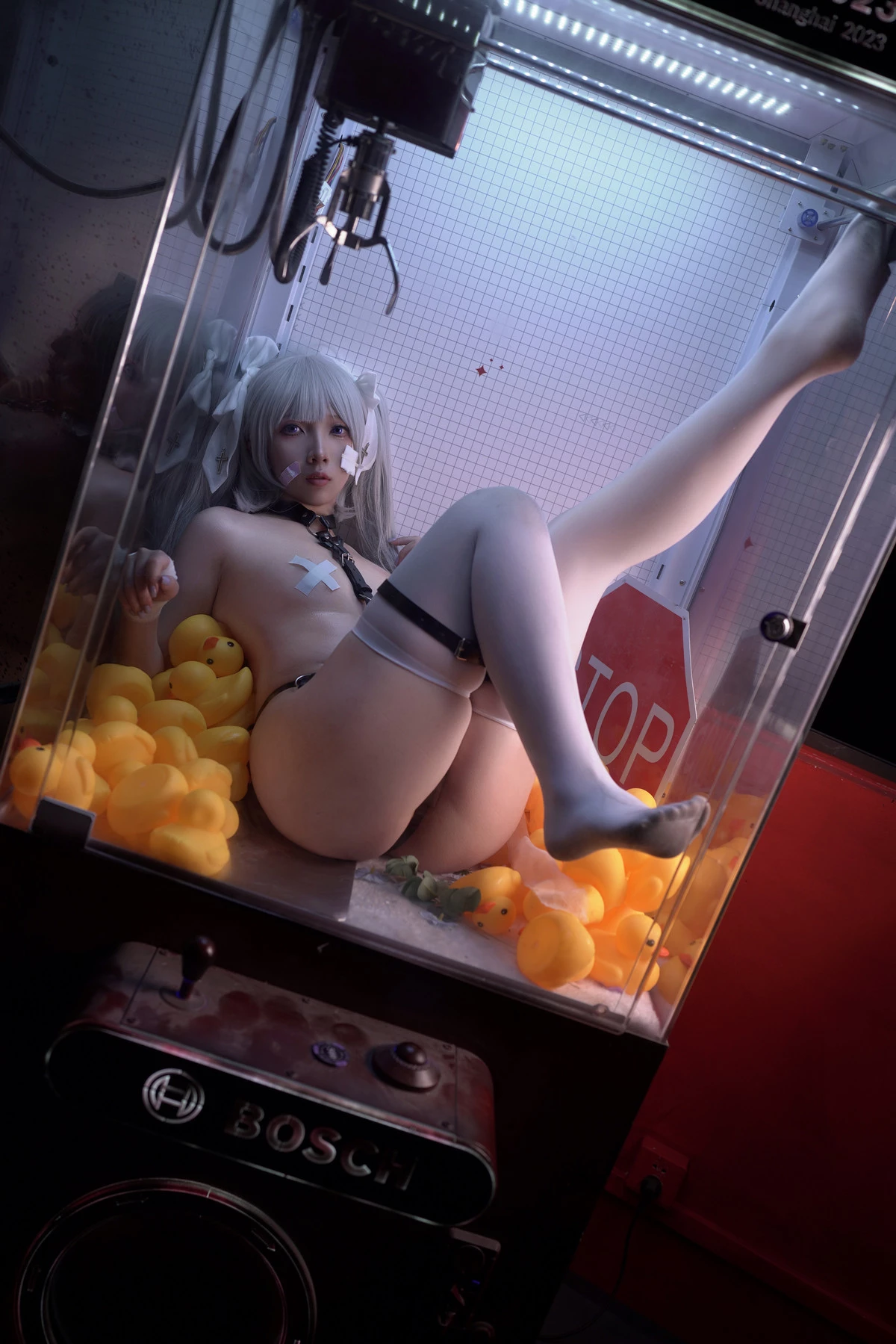 Xgyw.Org_Coser美女小和甜酒rurudo初音酱主题性感黑色情趣服饰配白丝袜秀油亮肌肤诱惑写真141P