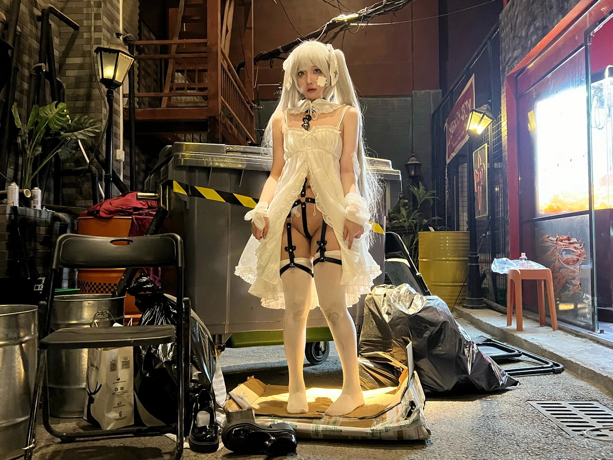 Xgyw.Org_Coser美女小和甜酒rurudo初音酱主题性感黑色情趣服饰配白丝袜秀油亮肌肤诱惑写真141P