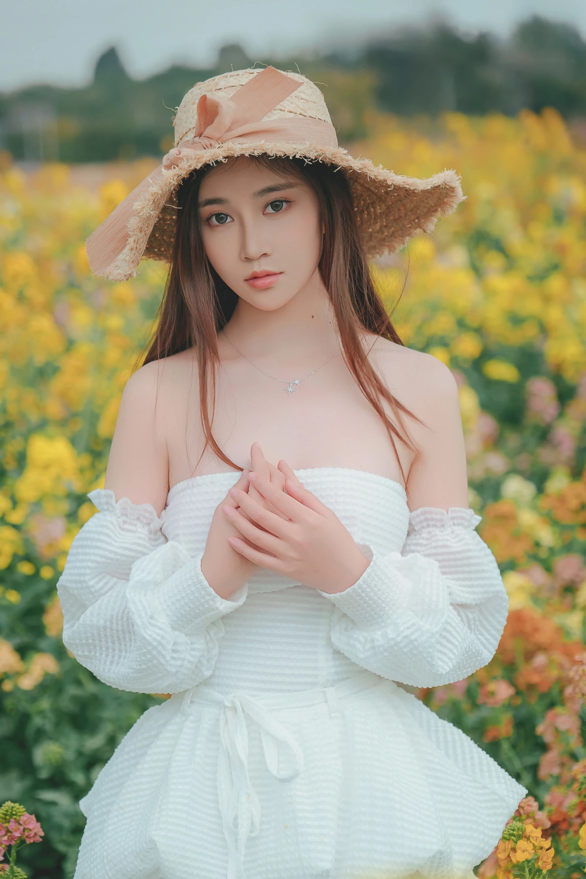 Xgyw.Org_网络美女年年Nnian花野主题户外油菜地性感白色低胸连衣短裙半脱秀惹火身材诱惑写真43P