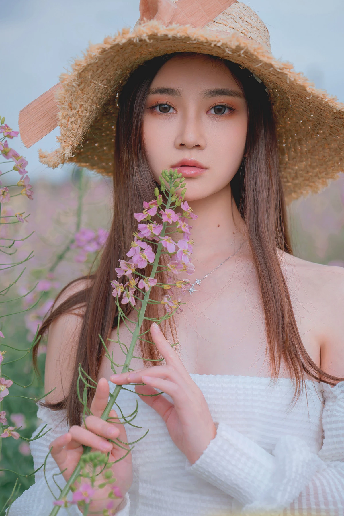Xgyw.Org_网络美女年年Nnian花野主题户外油菜地性感白色低胸连衣短裙半脱秀惹火身材诱惑写真43P