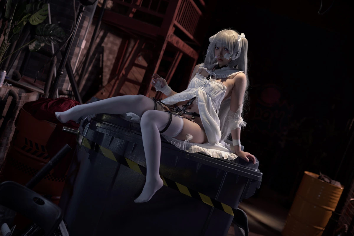 Xgyw.Org_Coser美女小和甜酒rurudo初音酱主题性感黑色情趣服饰配白丝袜秀油亮肌肤诱惑写真141P