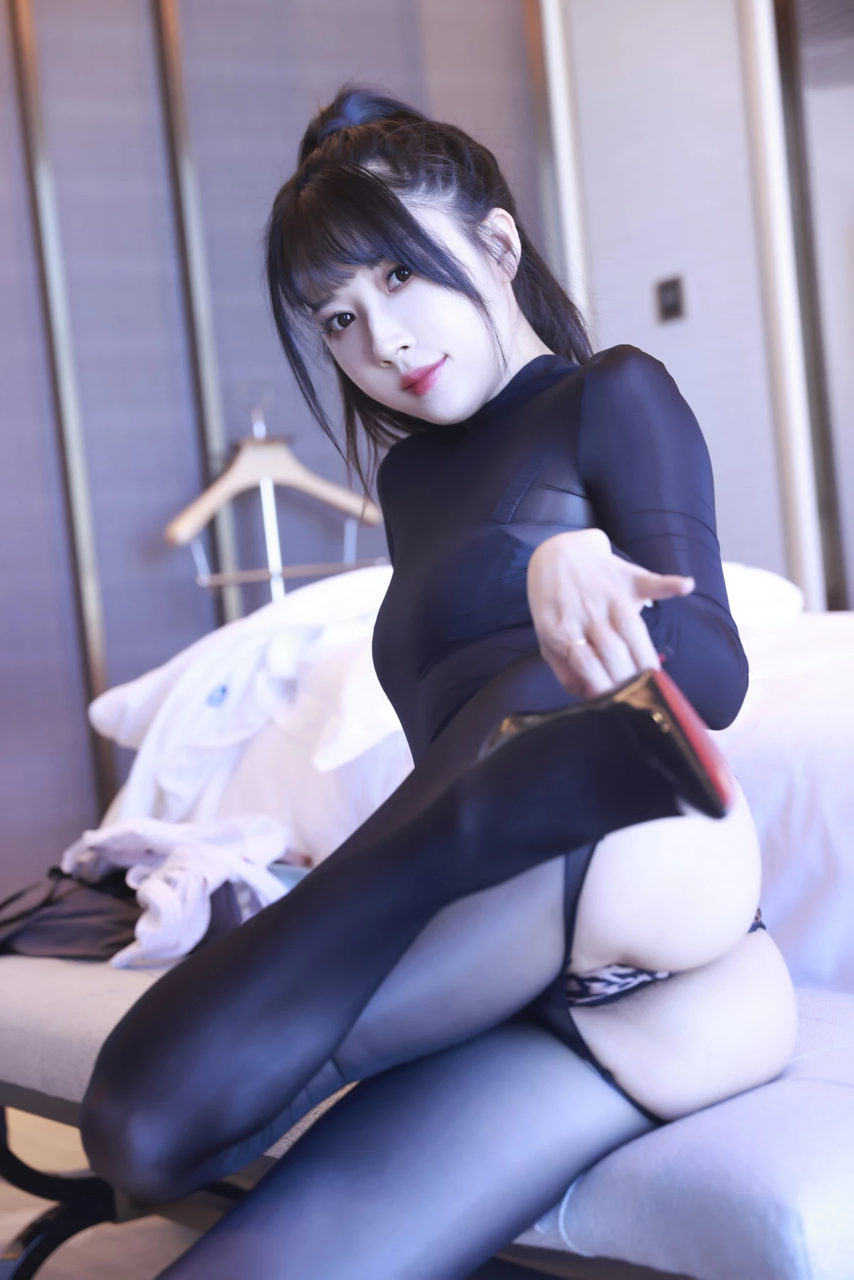 Xgyw.Org_斗鱼主播小女巫露娜琉光主题私房性感露背连体黑丝配豹纹内衣秀完美身材诱惑写真60P