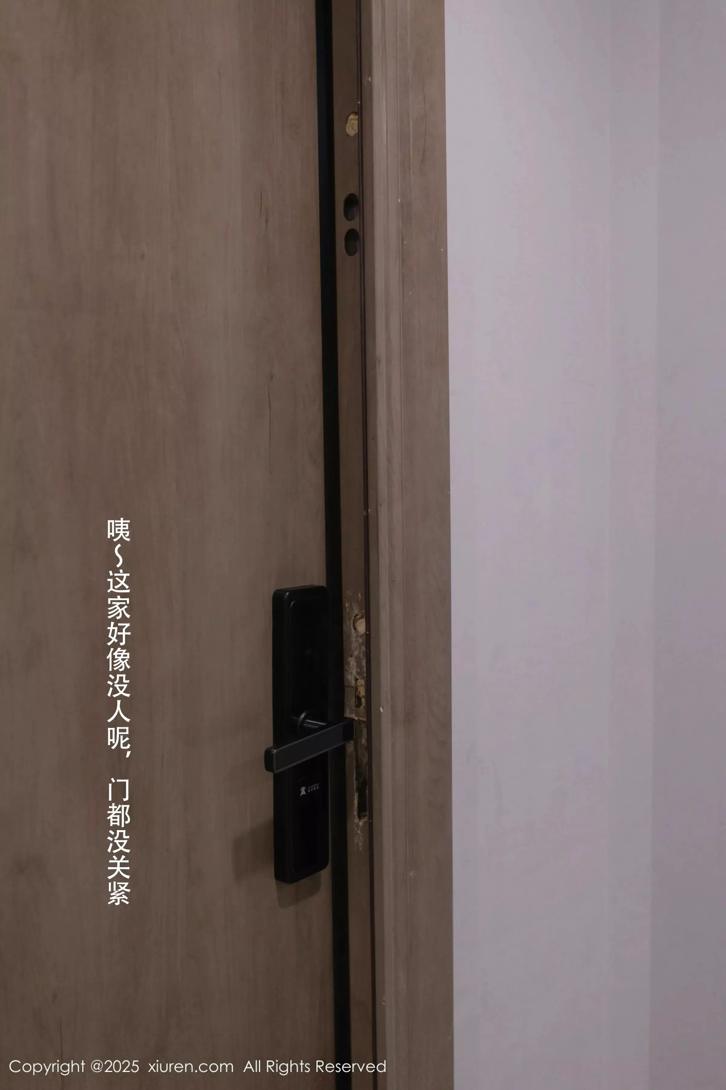 Xgyw.Org_XiuRen第10042期_模特杏子Yada性感灰色瑜伽服露紫色内衣秀曼妙身姿诱惑写真82P