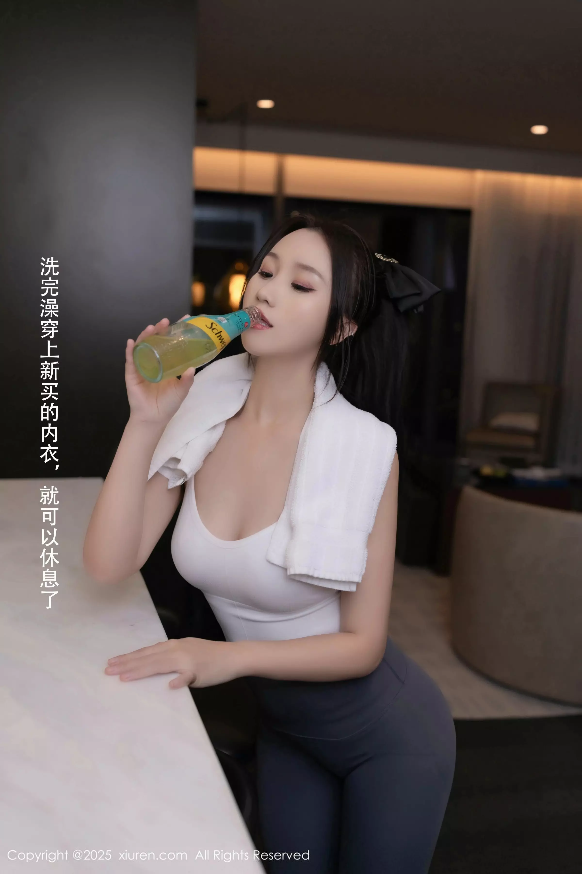 Xgyw.Org_XiuRen第10042期_模特杏子Yada性感灰色瑜伽服露紫色内衣秀曼妙身姿诱惑写真82P