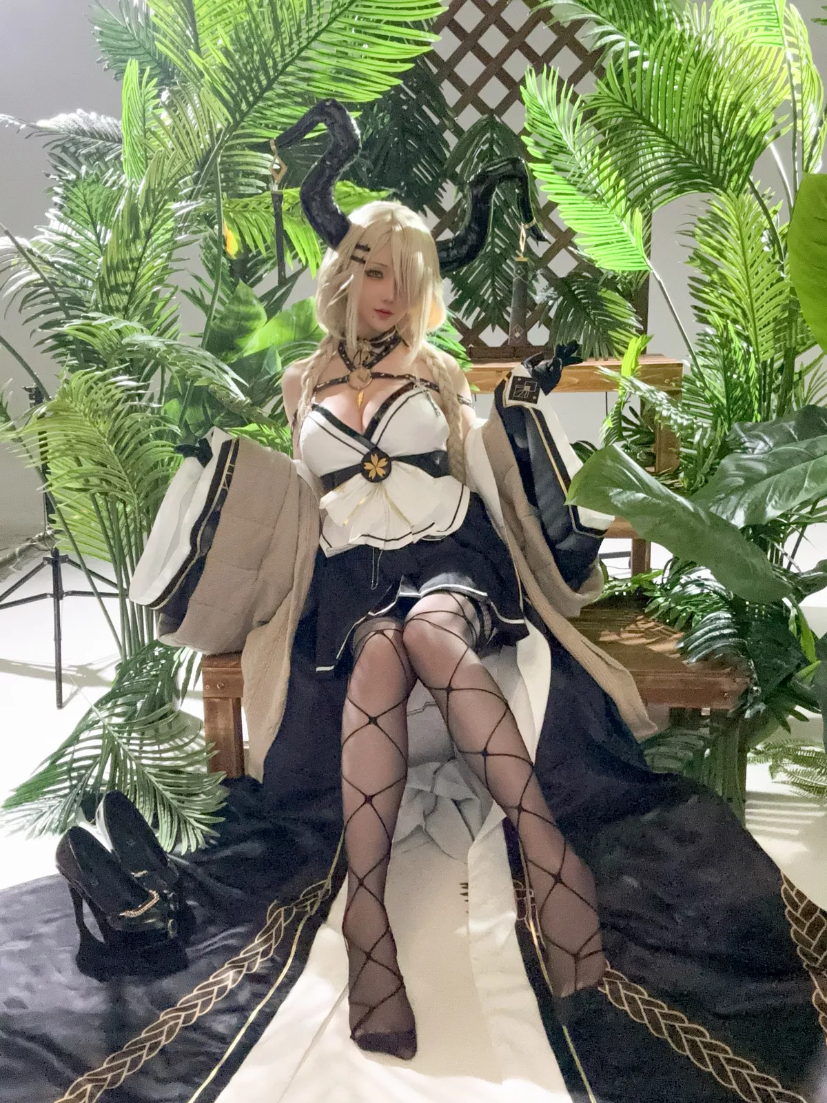 Xgyw.Org_Coser小姐姐星之迟迟2024万圣节尾张主题性感多套牛魔王套装服饰秀丰腴身材诱惑写真208P