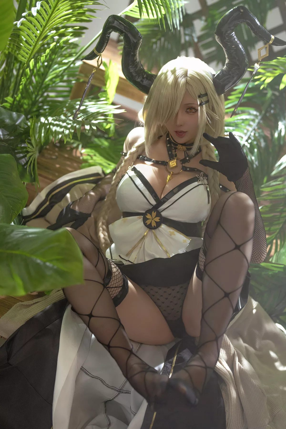 Xgyw.Org_Coser小姐姐星之迟迟2024万圣节尾张主题性感多套牛魔王套装服饰秀丰腴身材诱惑写真208P