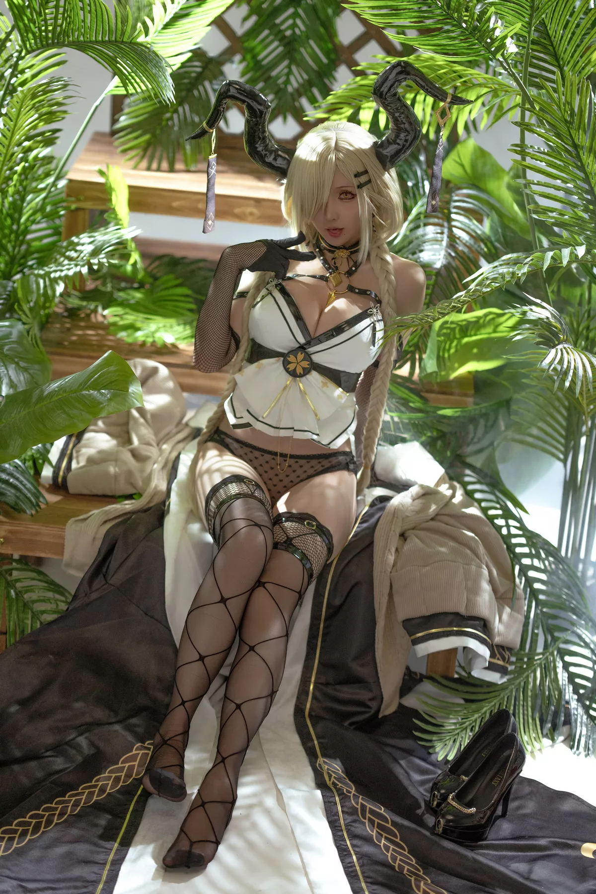 Xgyw.Org_Coser小姐姐星之迟迟2024万圣节尾张主题性感多套牛魔王套装服饰秀丰腴身材诱惑写真208P