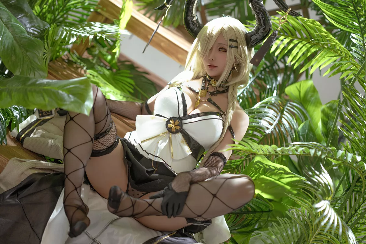 Xgyw.Org_Coser小姐姐星之迟迟2024万圣节尾张主题性感多套牛魔王套装服饰秀丰腴身材诱惑写真208P