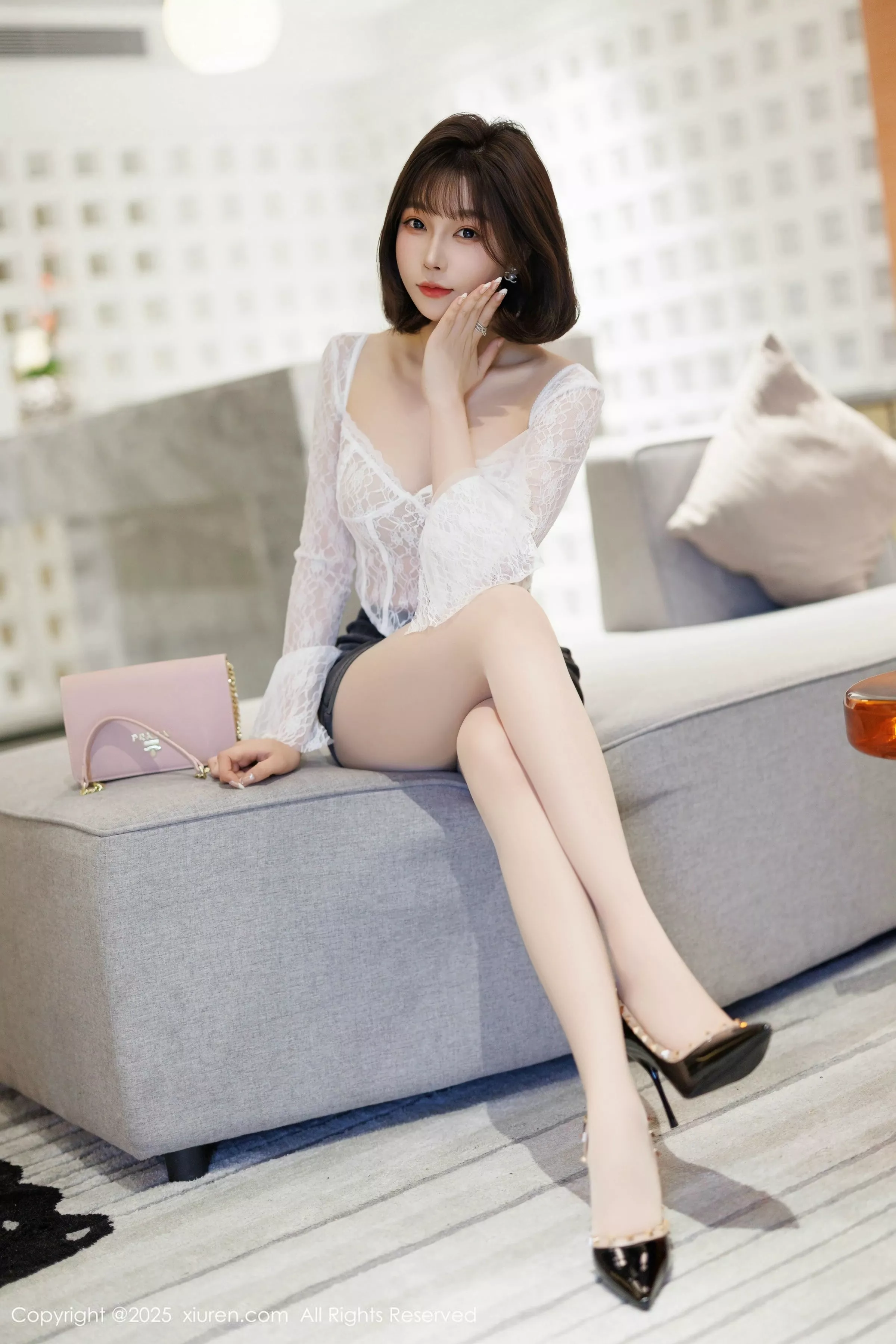 Xgyw.Org_XiuRen第10113期_女神徐莉芝Booty白色上衣配肉丝袜+蓝色情趣内衣秀美腿诱惑写真83P