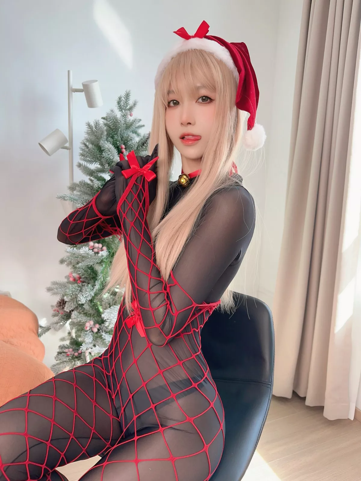 Xgyw.Org_Coser美女布丁大法Perohub-12月订阅主题私房性感6套服饰系列秀翘臀美腿诱惑写真130P