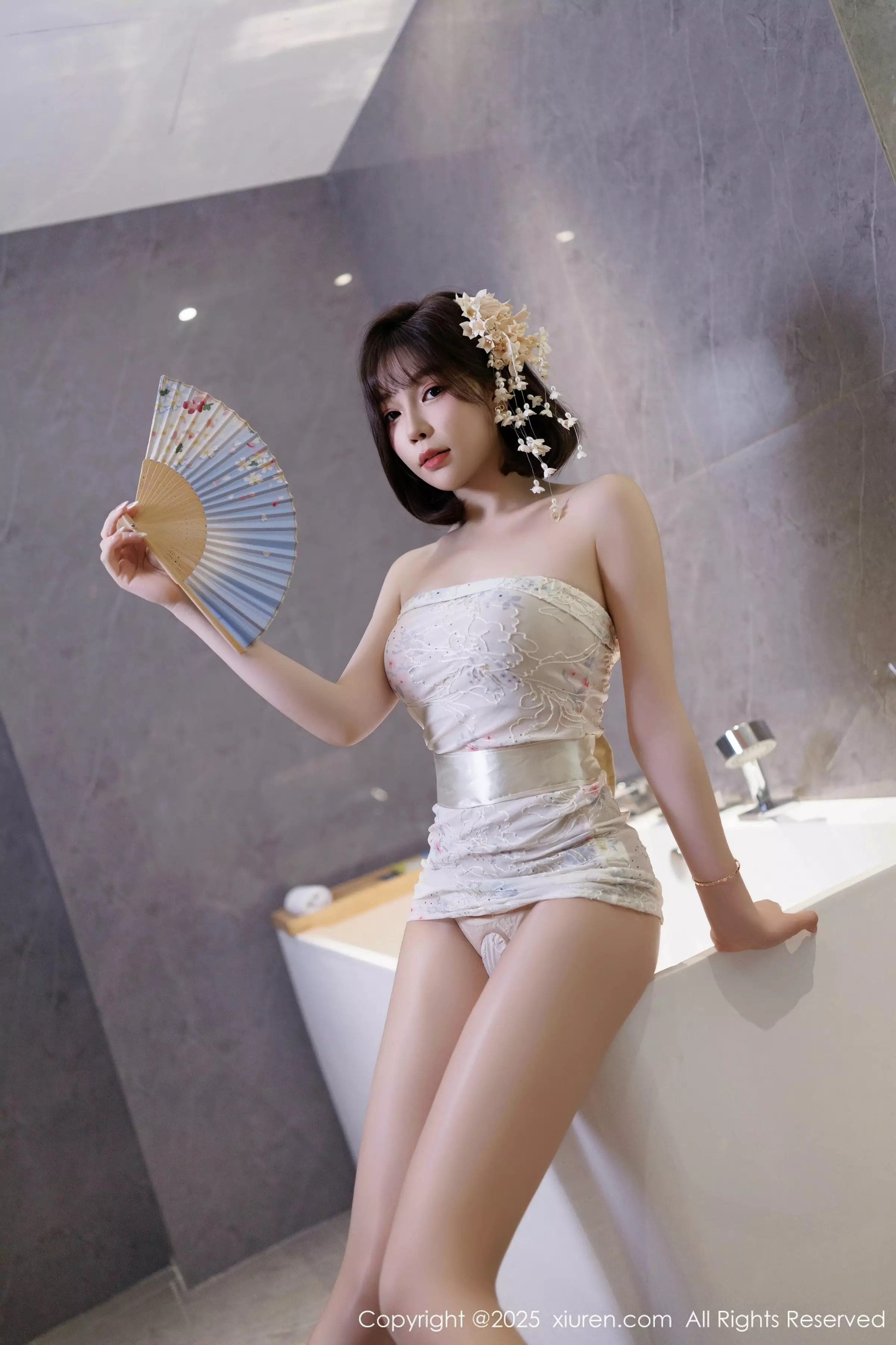 Xgyw.Org_XiuRen第10048期_女神徐莉芝Booty性感白色上衣配黑色短裙秀曼妙身姿诱惑写真82P