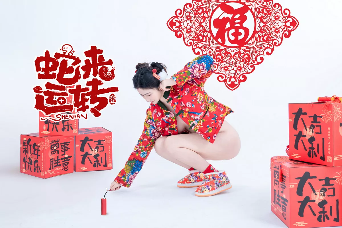 Xgyw.Org_网络美女年年Nnian蛇来运转主题新春礼物性感红色服饰半脱秀豪乳翘臀惹火诱惑写真81P