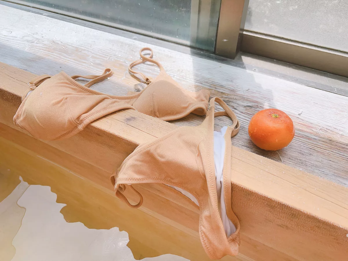Xgyw.Org_动漫博主水淼aqua温泉有料主题室内温泉性感肉色内衣+白色浴袍秀丰腴身材诱惑写真32P