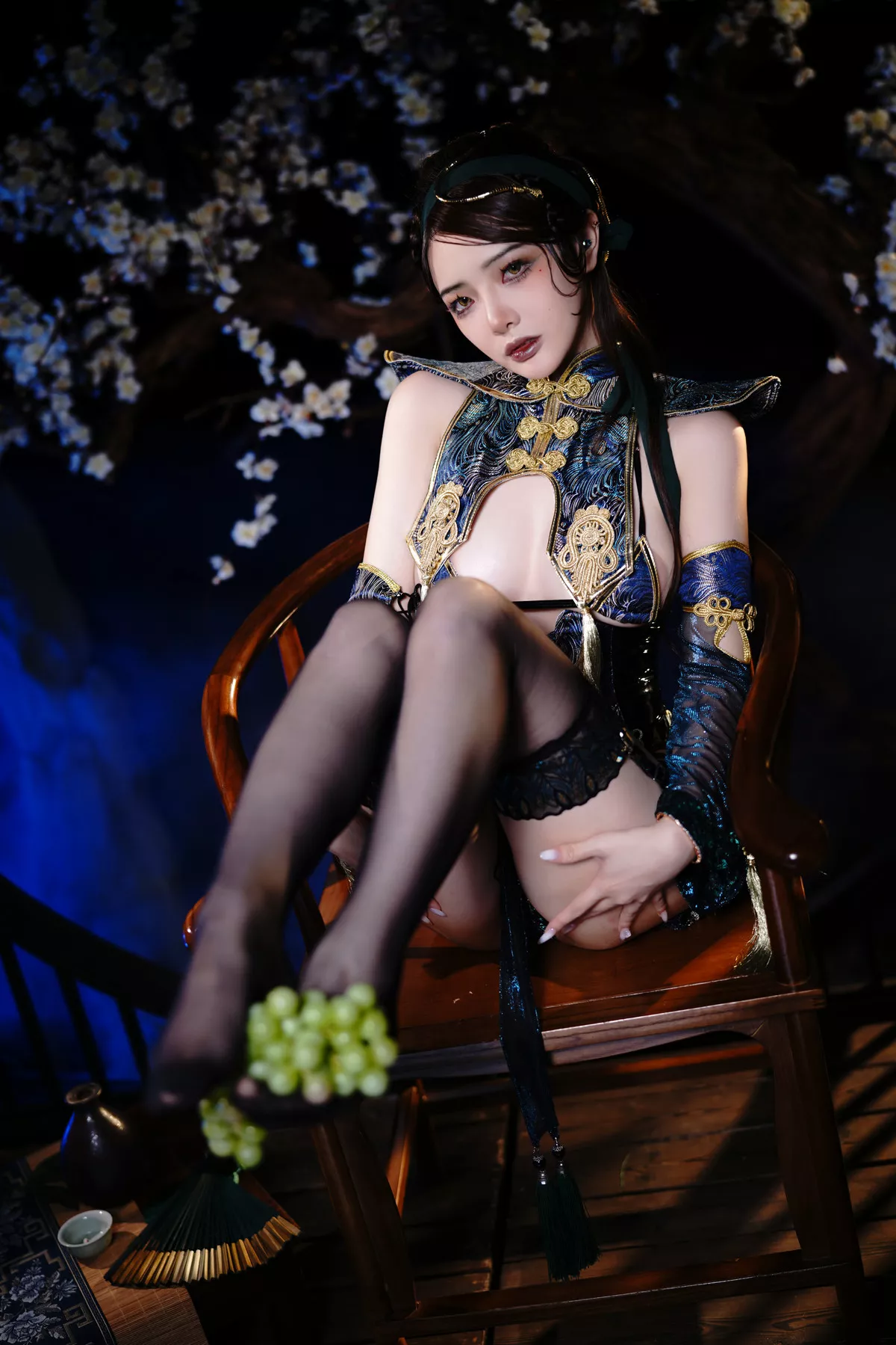 Xgyw.Org_动漫博主雯妹不讲道理春节大礼包+青蛇主题黑色情趣内衣配黑丝网袜+黑丝吊袜秀美腿诱惑写真210P
