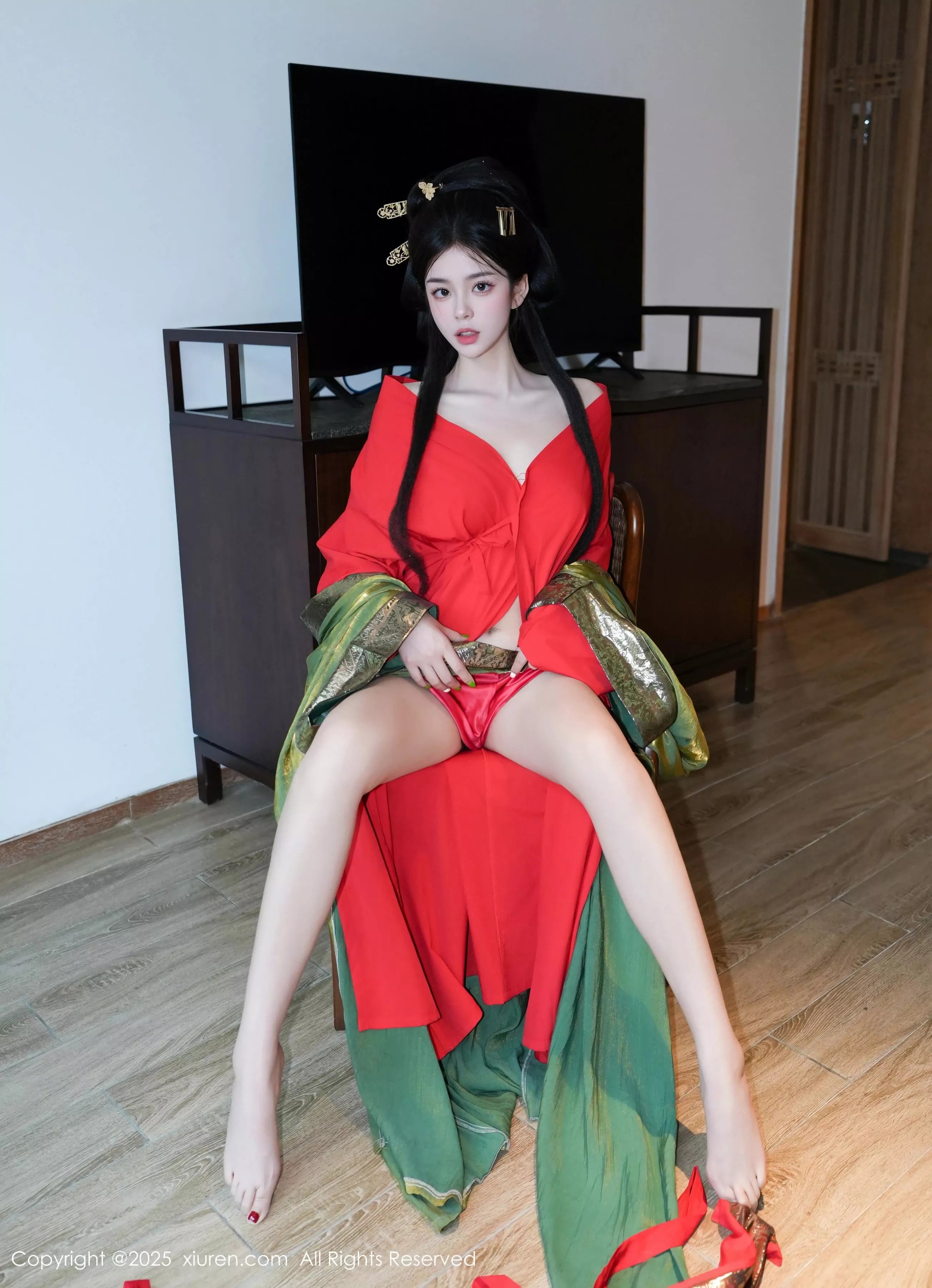Xgyw.Org_XiuRen第10126期_模特雪糕CiCi性感绿色古风服饰露红色情趣服饰秀美腿诱惑写真68P