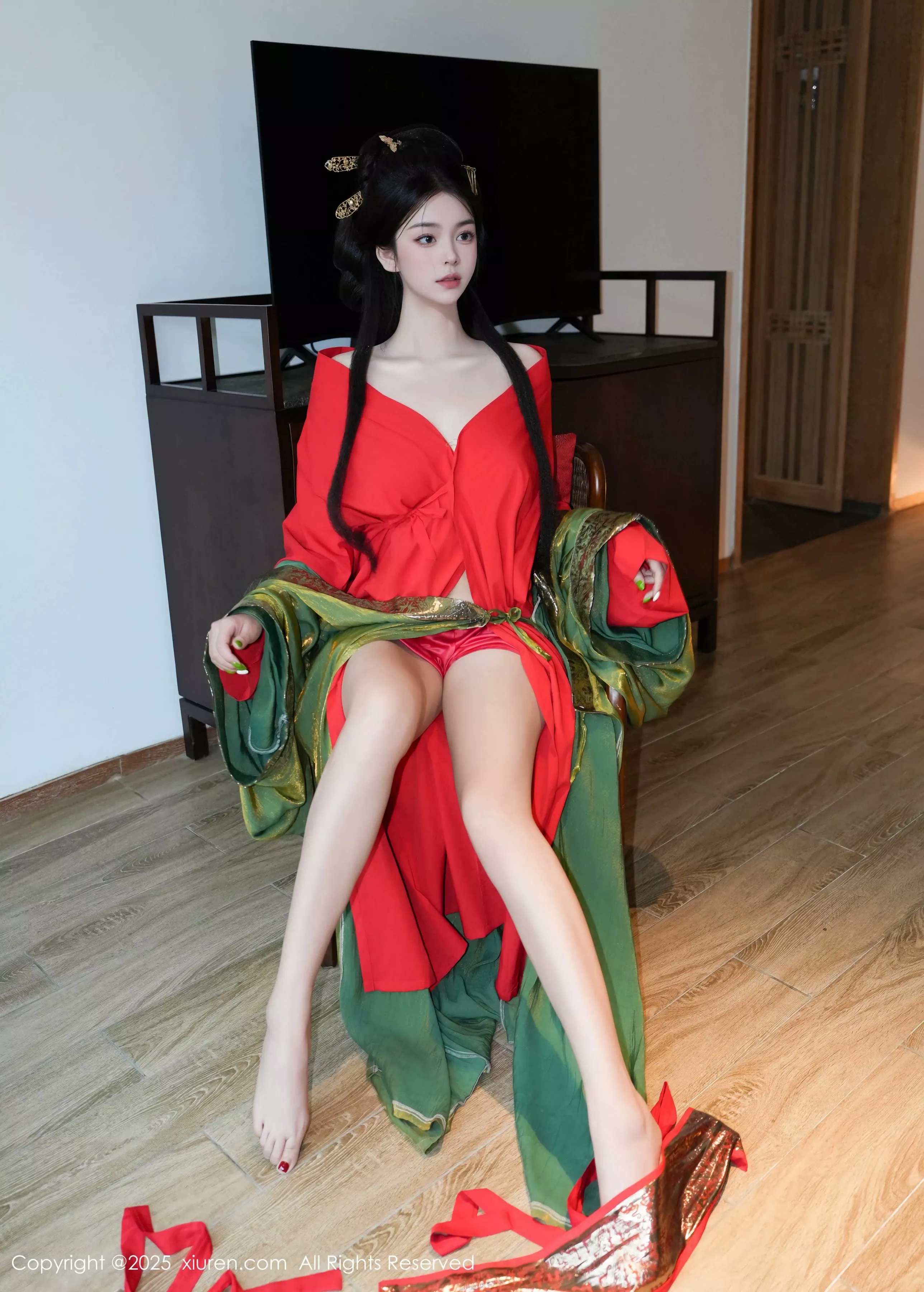 Xgyw.Org_XiuRen第10126期_模特雪糕CiCi性感绿色古风服饰露红色情趣服饰秀美腿诱惑写真68P
