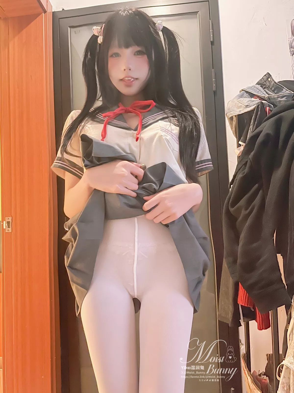Xgyw.Org_颜值博主咬一口兔娘地铁萌妹主题性感JK制服配白丝袜+绳艺捆绑秀曼妙身姿惹火诱惑写真165P