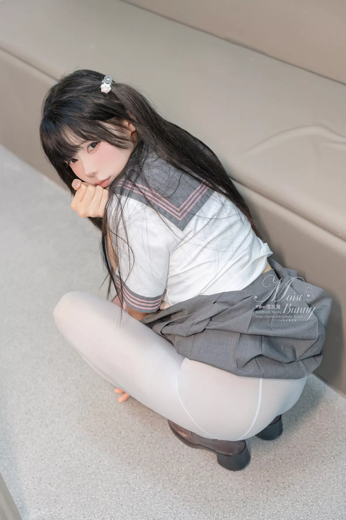 Xgyw.Org_颜值博主咬一口兔娘地铁萌妹主题性感JK制服配白丝袜+绳艺捆绑秀曼妙身姿惹火诱惑写真165P