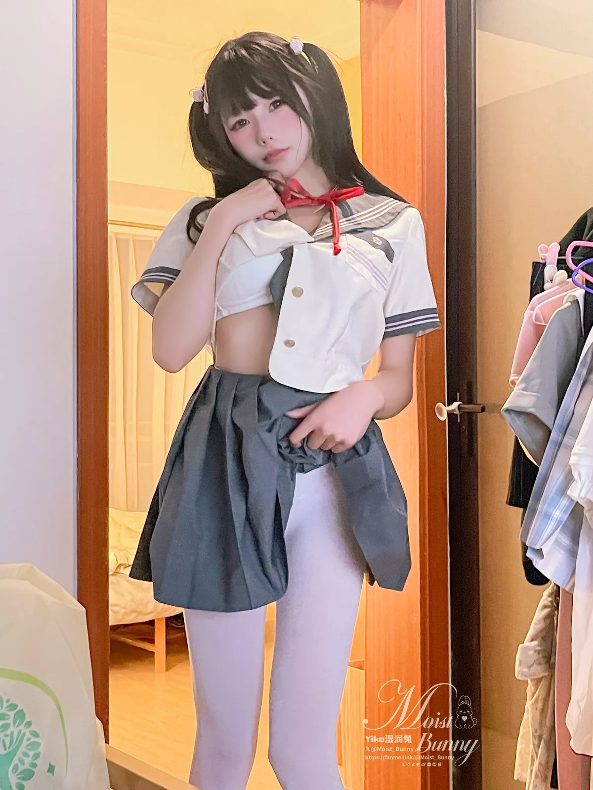 Xgyw.Org_颜值博主咬一口兔娘地铁萌妹主题性感JK制服配白丝袜+绳艺捆绑秀曼妙身姿惹火诱惑写真165P