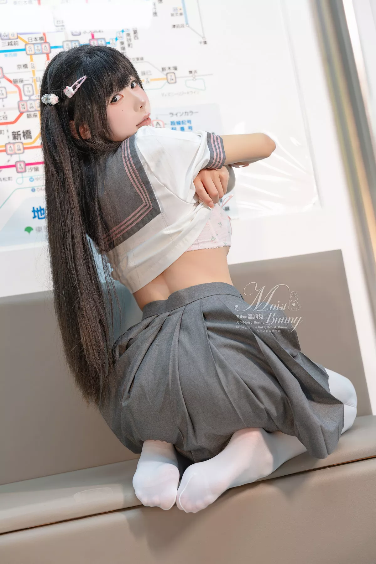 Xgyw.Org_颜值博主咬一口兔娘地铁萌妹主题性感JK制服配白丝袜+绳艺捆绑秀曼妙身姿惹火诱惑写真165P
