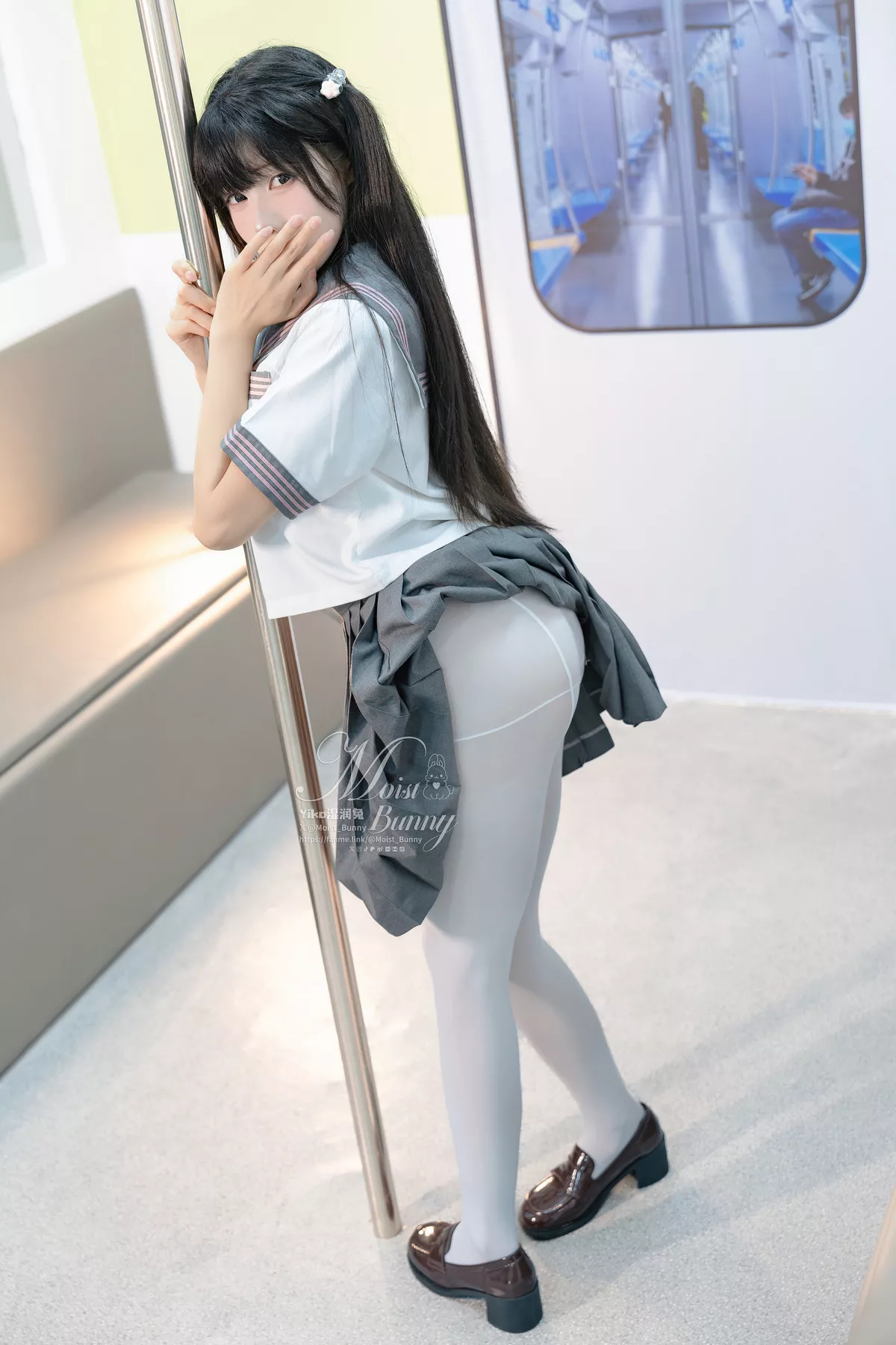 Xgyw.Org_颜值博主咬一口兔娘地铁萌妹主题性感JK制服配白丝袜+绳艺捆绑秀曼妙身姿惹火诱惑写真165P