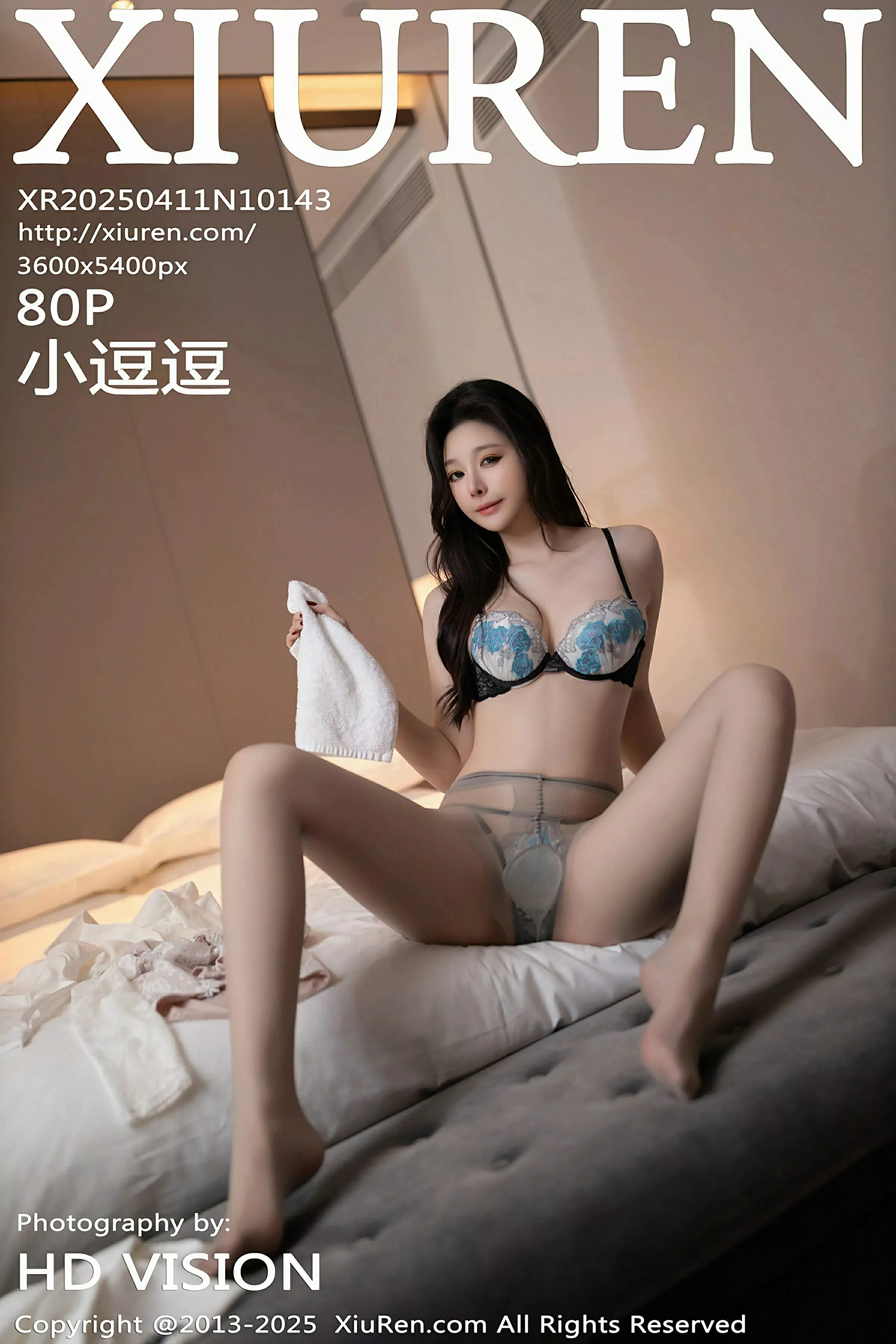 Xgyw.Org_XiuRen第10143期_模特小逗逗性感白色连衣短裙配灰色丝袜秀曼妙身姿迷人诱惑写真80P