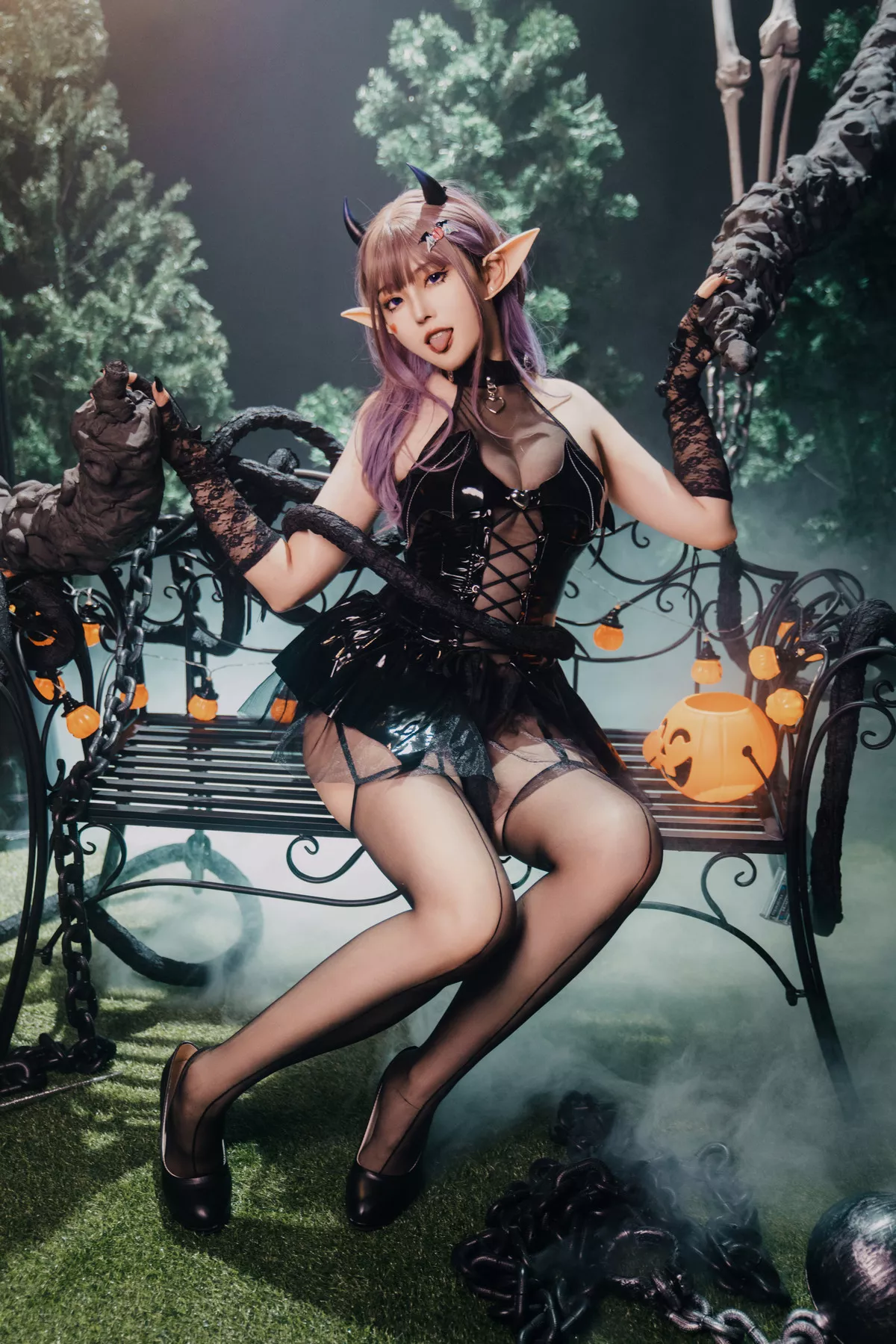Xgyw.Org_网络美女Natsuko夏夏子万圣小魔女主题性感精灵装扮黑色皮质服饰配黑丝吊袜秀美腿诱惑写真52P