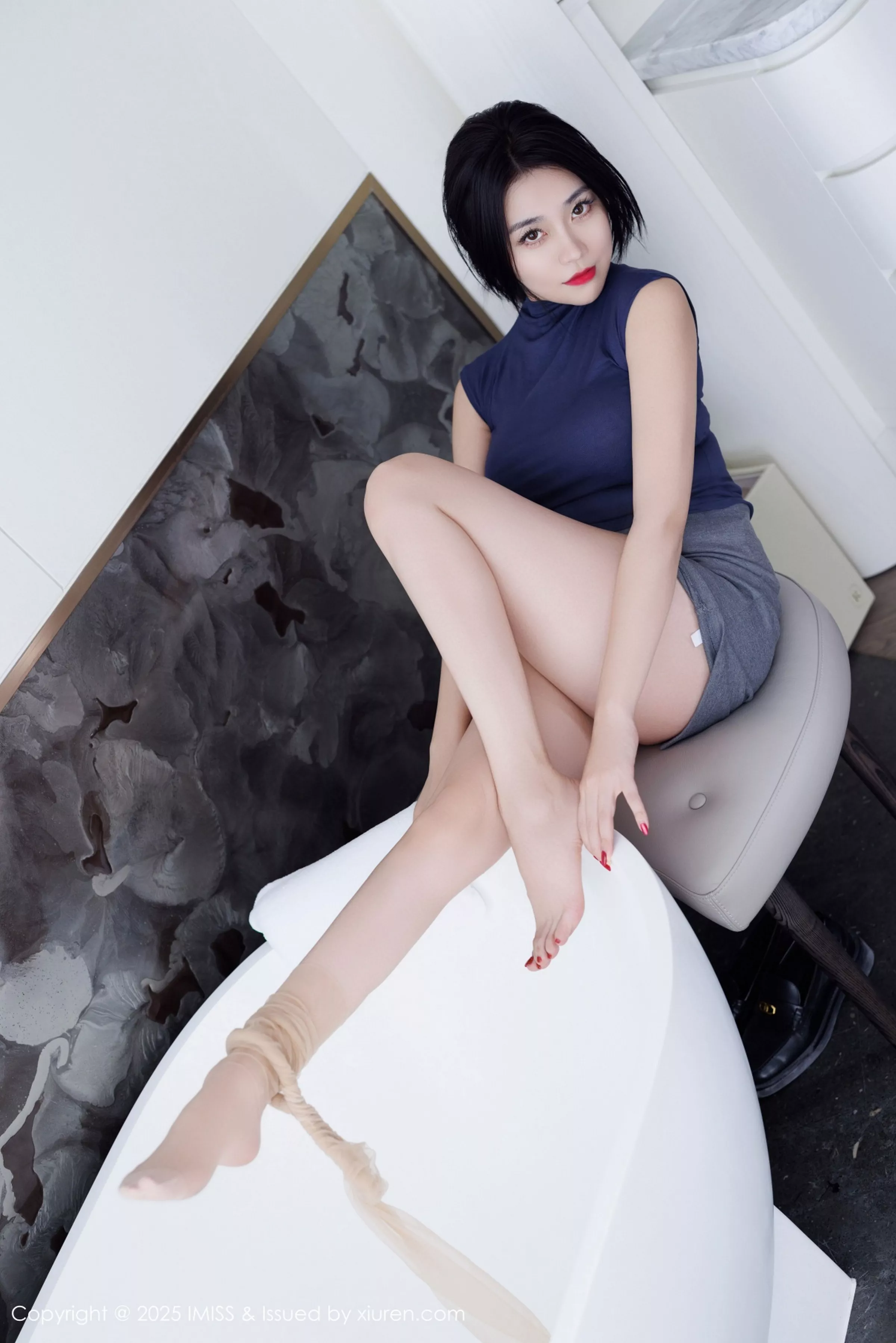 Xgyw.Org_[IMISS爱蜜社]Vol.789_气质女神许诺Sabrina性感灰色包臀裙配超薄肉丝秀美腿诱惑写真86P