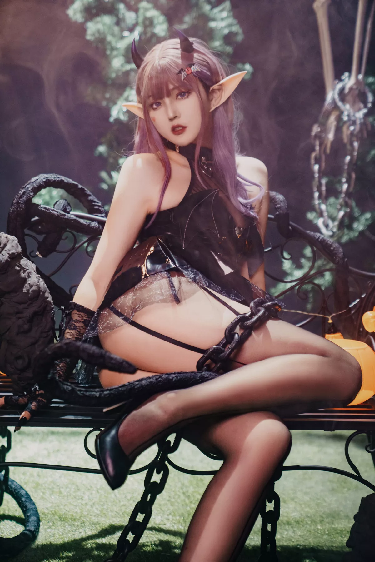 Xgyw.Org_网络美女Natsuko夏夏子万圣小魔女主题性感精灵装扮黑色皮质服饰配黑丝吊袜秀美腿诱惑写真52P