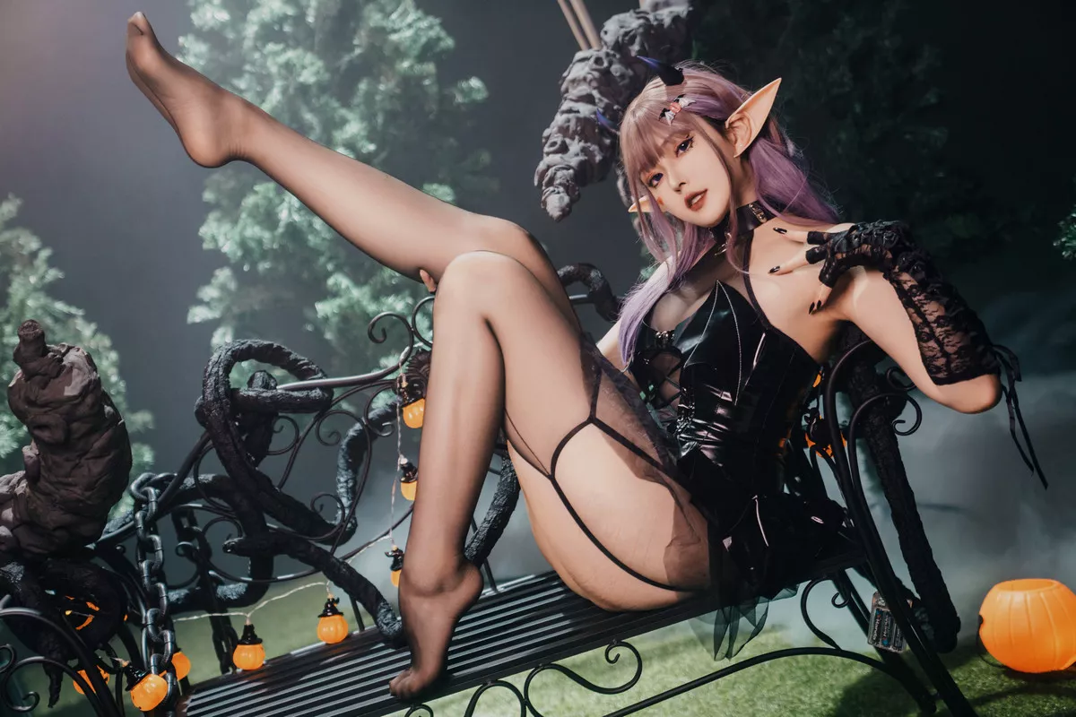 Xgyw.Org_网络美女Natsuko夏夏子万圣小魔女主题性感精灵装扮黑色皮质服饰配黑丝吊袜秀美腿诱惑写真52P