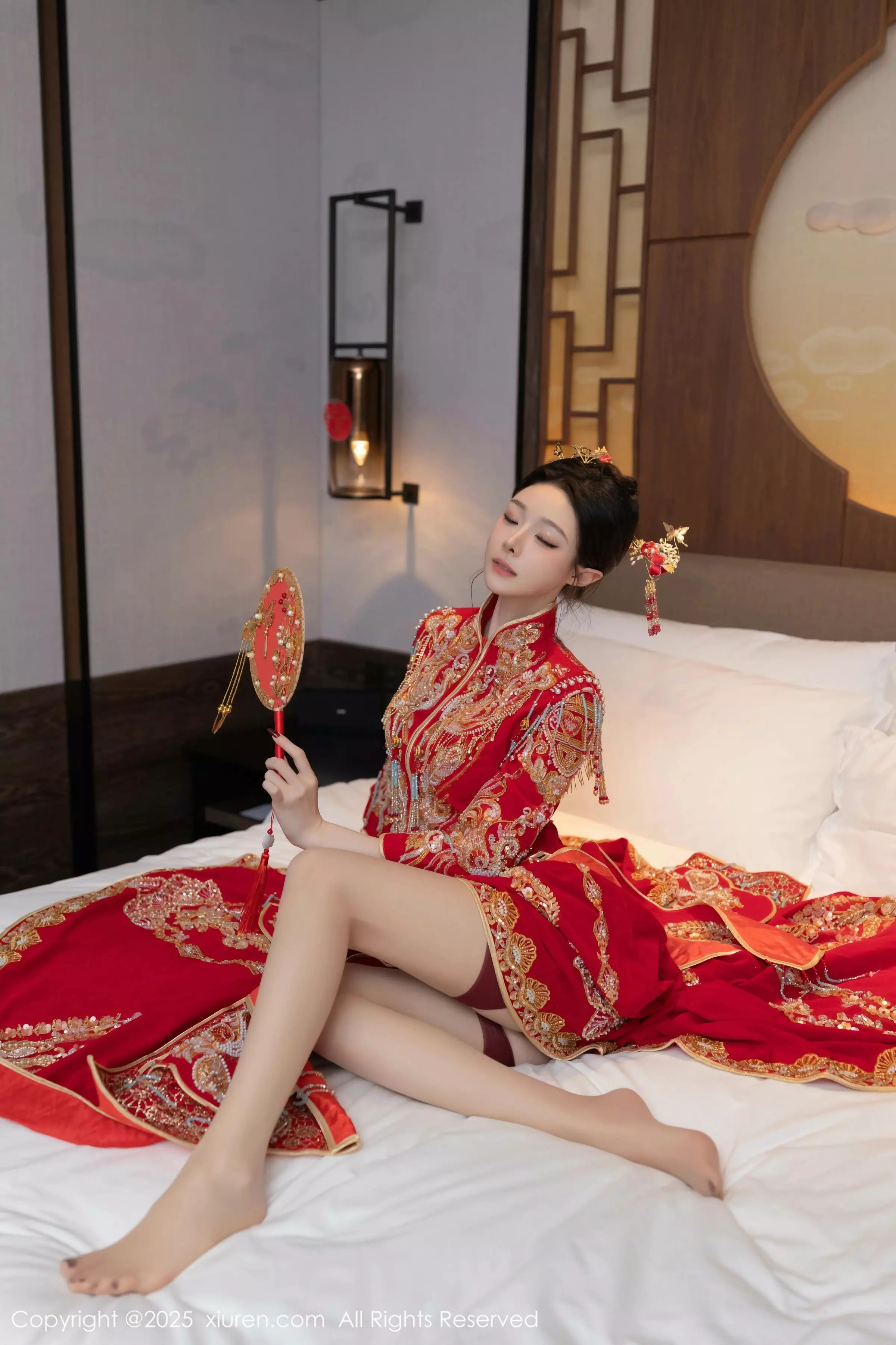 Xgyw.Org_XiuRen第10055期_模特小逗逗新婚主题性感红色蕾丝内衣配黑丝吊袜完美诱惑写真82P
