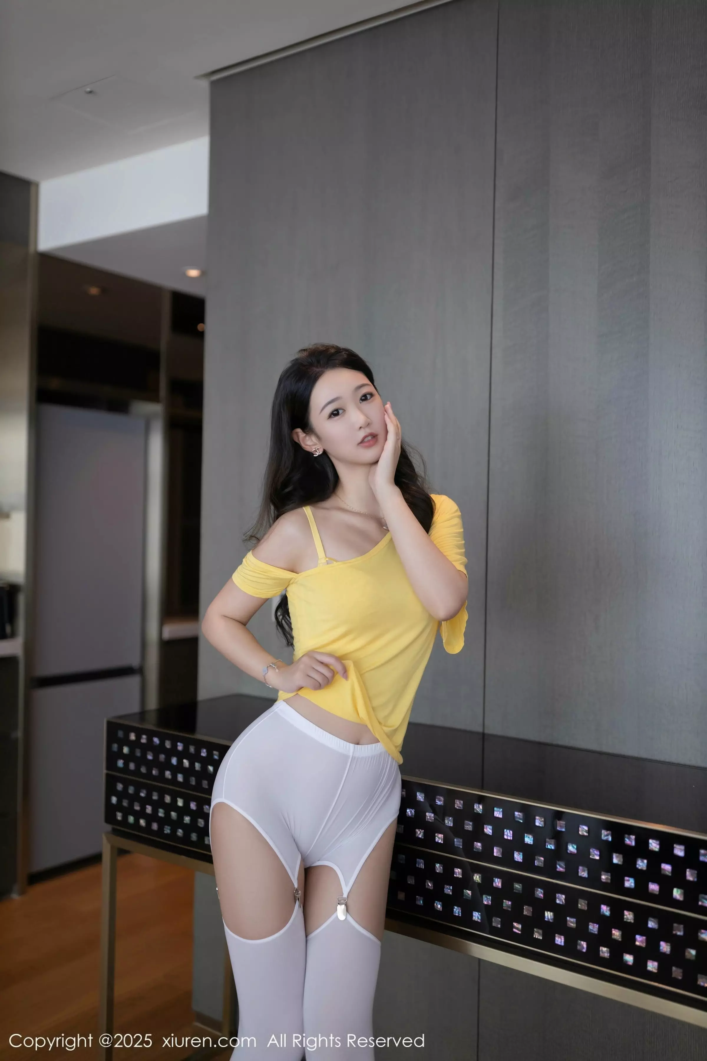 Xgyw.Org_XiuRen第10062期_模特唐安琪性感黄上衣露黄色内衣配白丝吊袜秀曼妙身姿诱惑写真85P