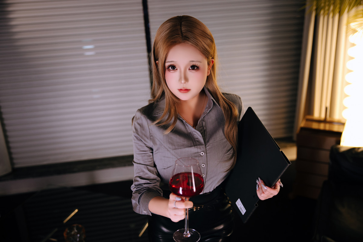 Xgyw.Org_Cosplay美女日奈娇销冠主题私房性感灰色OL制服配超薄黑丝半脱秀火辣身材诱惑写真180P