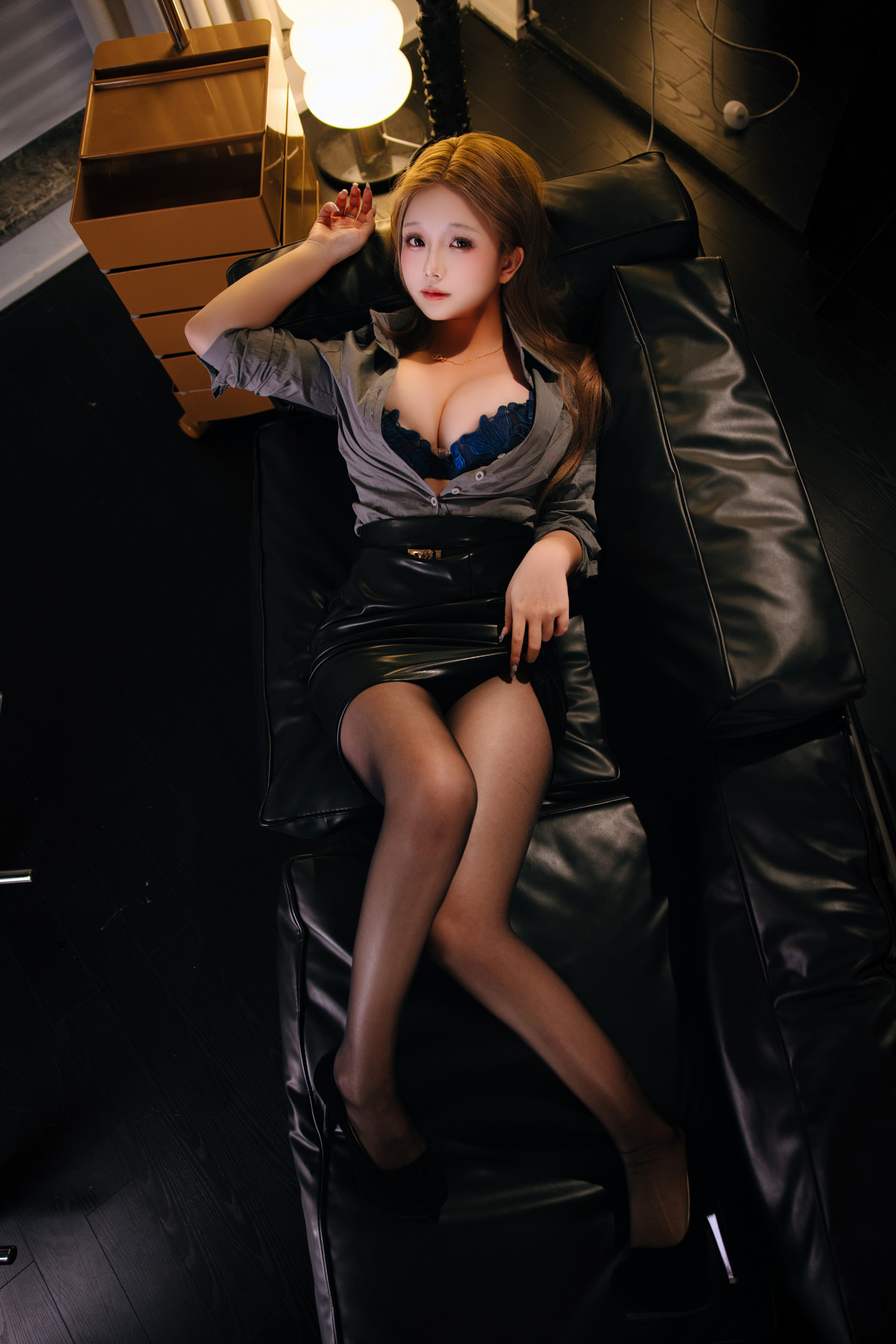 Xgyw.Org_Cosplay美女日奈娇销冠主题私房性感灰色OL制服配超薄黑丝半脱秀火辣身材诱惑写真180P