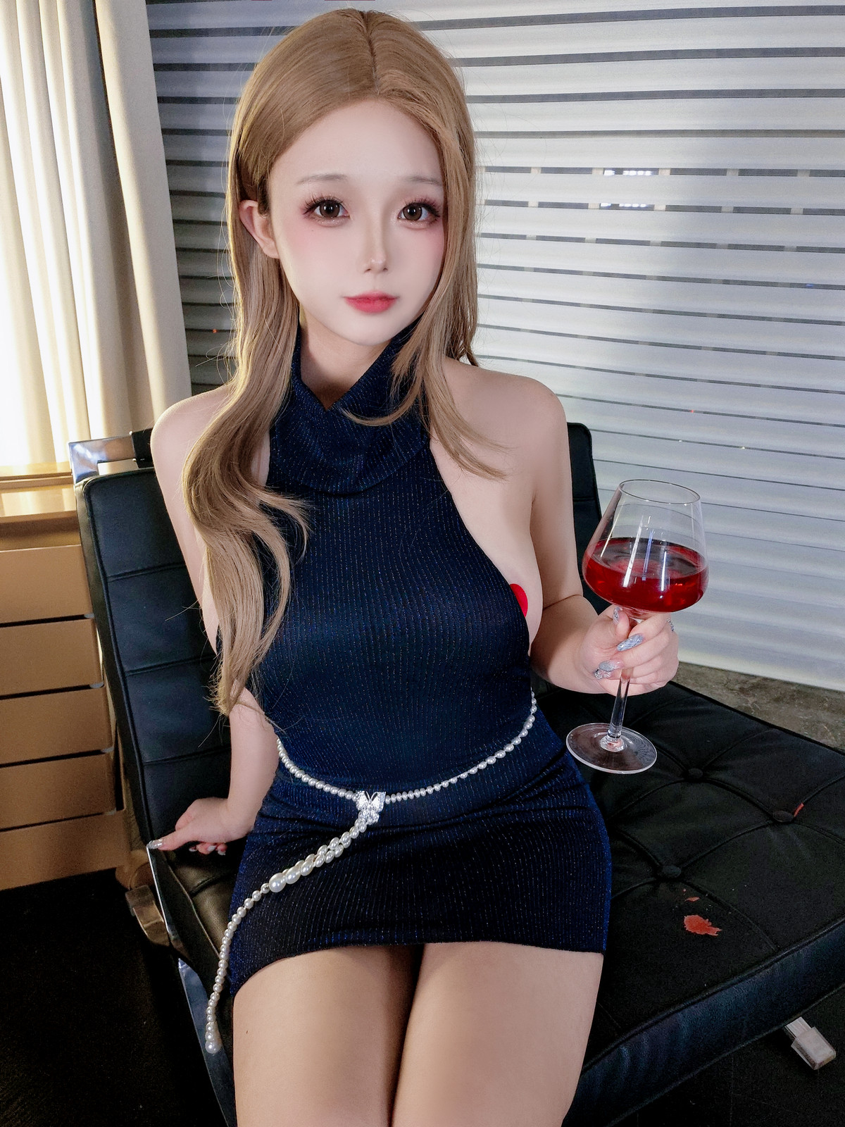 Xgyw.Org_Cosplay美女日奈娇销冠主题私房性感灰色OL制服配超薄黑丝半脱秀火辣身材诱惑写真180P