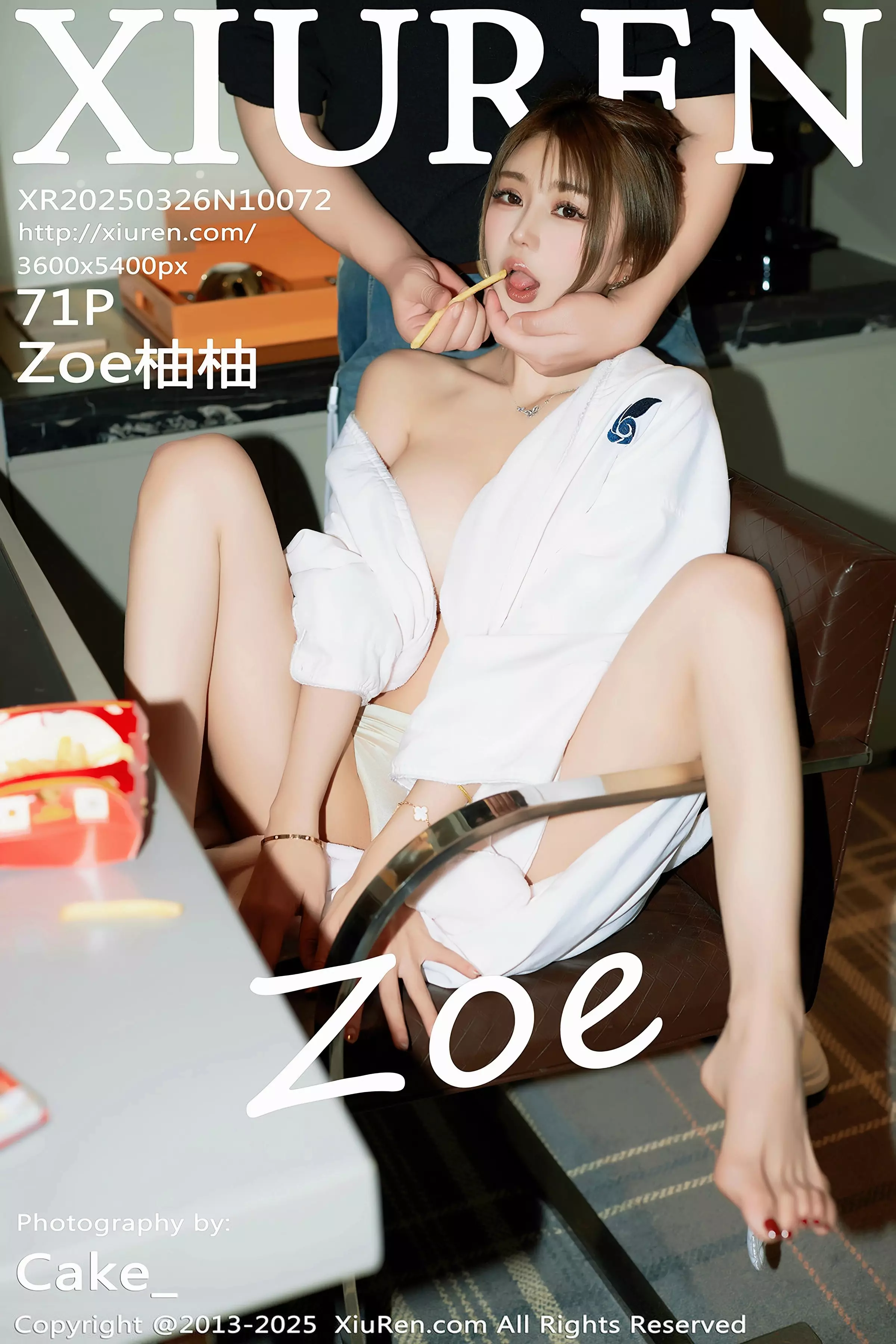 Xgyw.Org_XiuRen第10072期_模特Zoe柚柚外卖主题性感白色浴袍半脱秀凹凸身材撩人诱惑写真71P