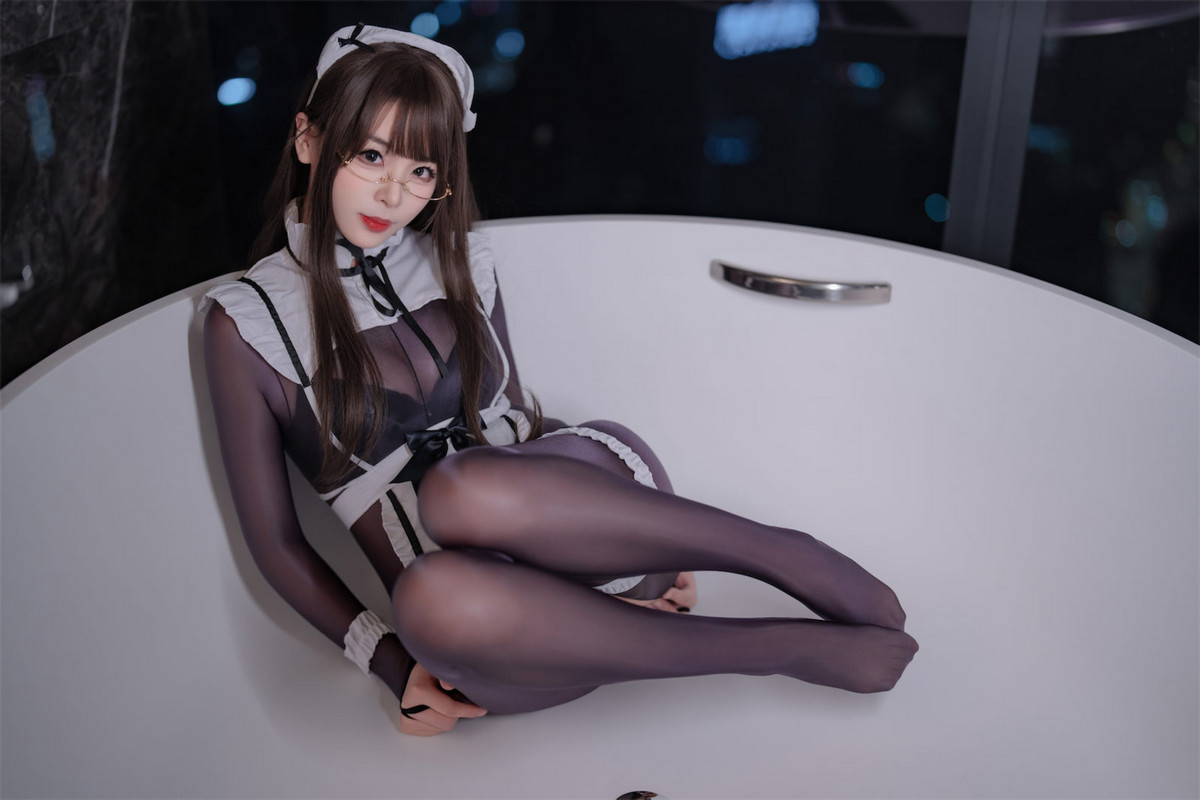 Xgyw.Org_网络美女轩萧学姐连体丝女仆主题浴室场景性感女仆装配超薄连体黑丝秀曼妙身姿诱惑写真90P