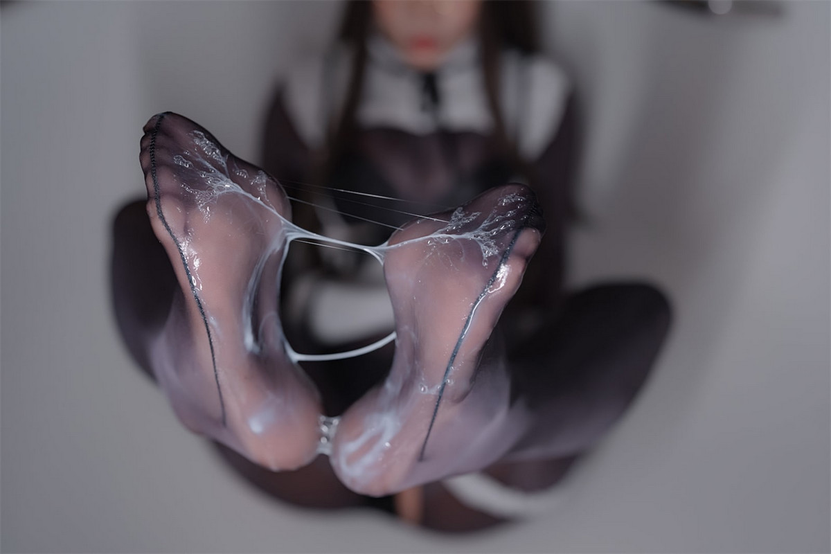 Xgyw.Org_网络美女轩萧学姐连体丝女仆主题浴室场景性感女仆装配超薄连体黑丝秀曼妙身姿诱惑写真90P