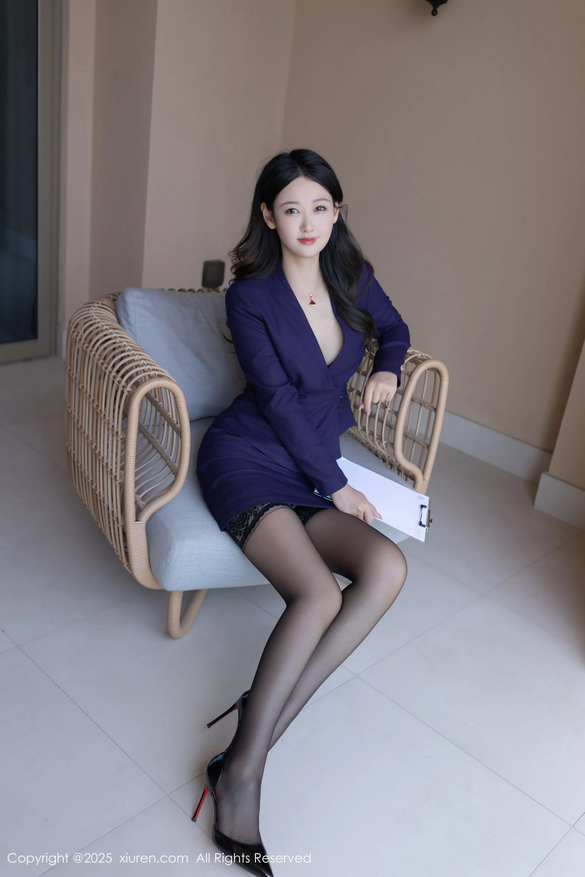 Xgyw.Org_XiuRen第10178期_模特唐安琪深蓝OL服饰露黑色内衣配黑丝吊袜秀曼妙身姿诱惑写真80P