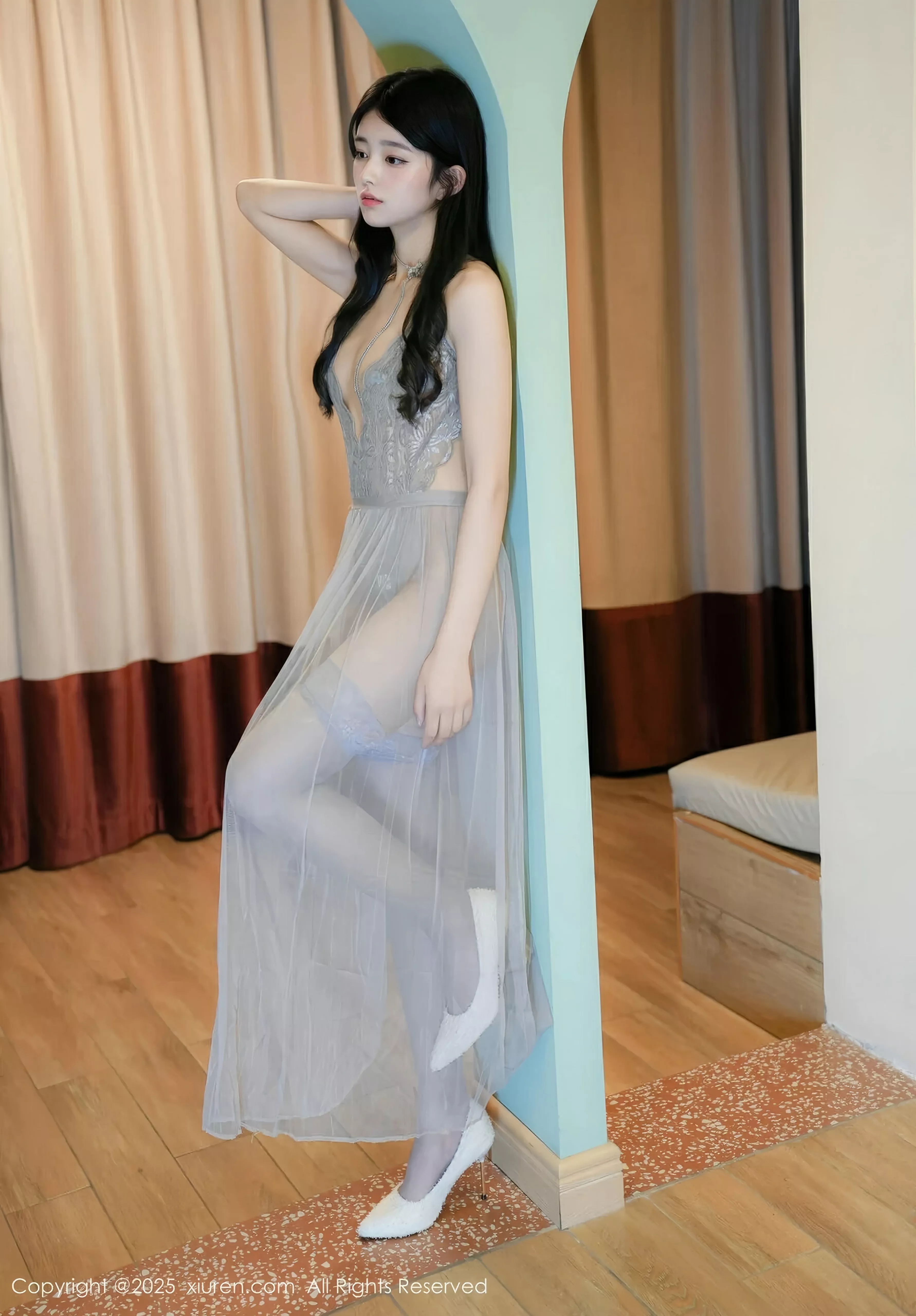 Xgyw.Org_XiuRen第10334期_模特美少女@性感薄纱情趣长裙配灰色丝袜秀柔美身姿诱惑写真52P