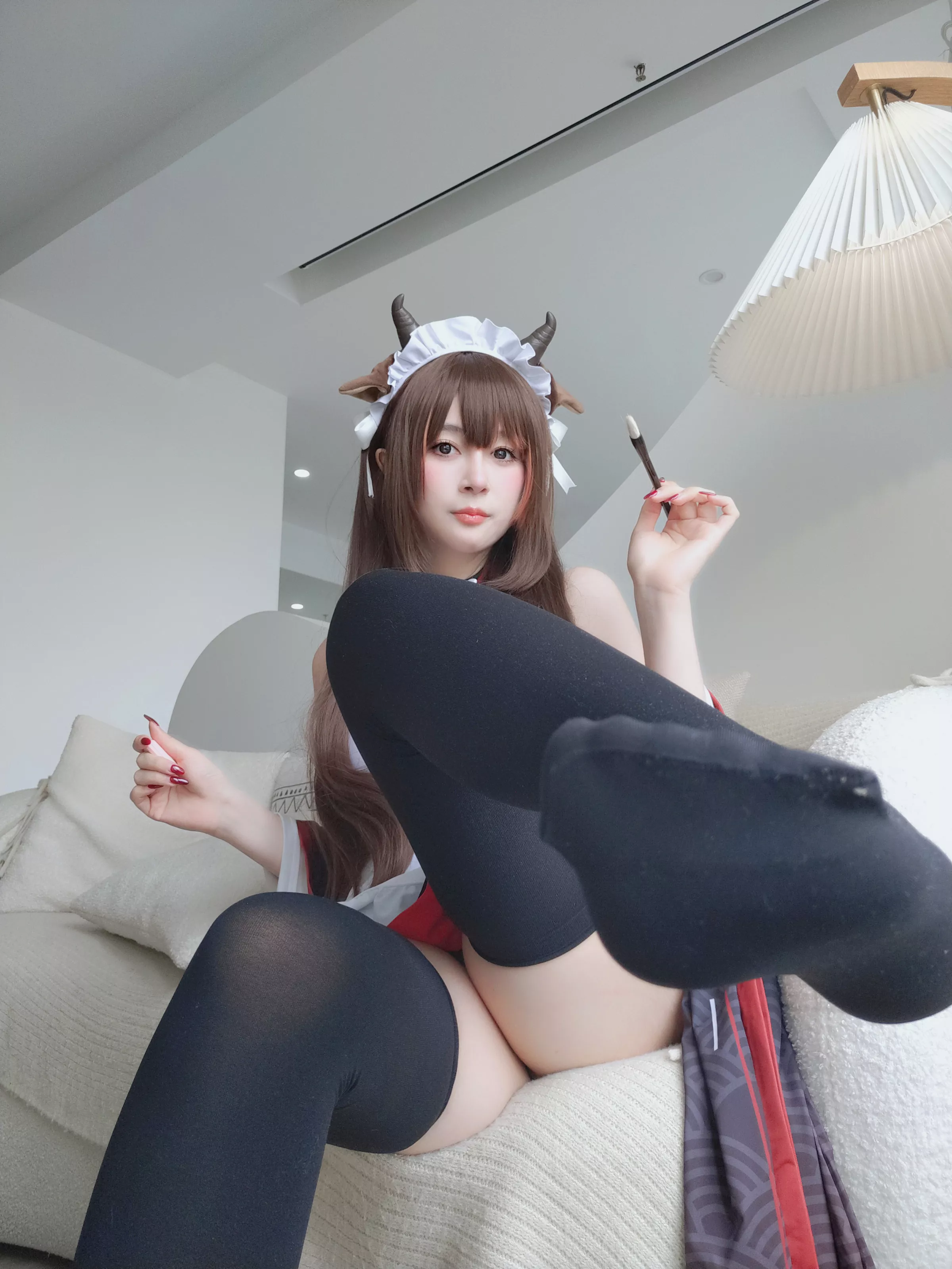 Xgyw.Org_Coser小姐姐白银81碧蓝航线樫野主题性感黑白女仆服饰配黑丝袜秀丰腴身材完美诱惑写真92P