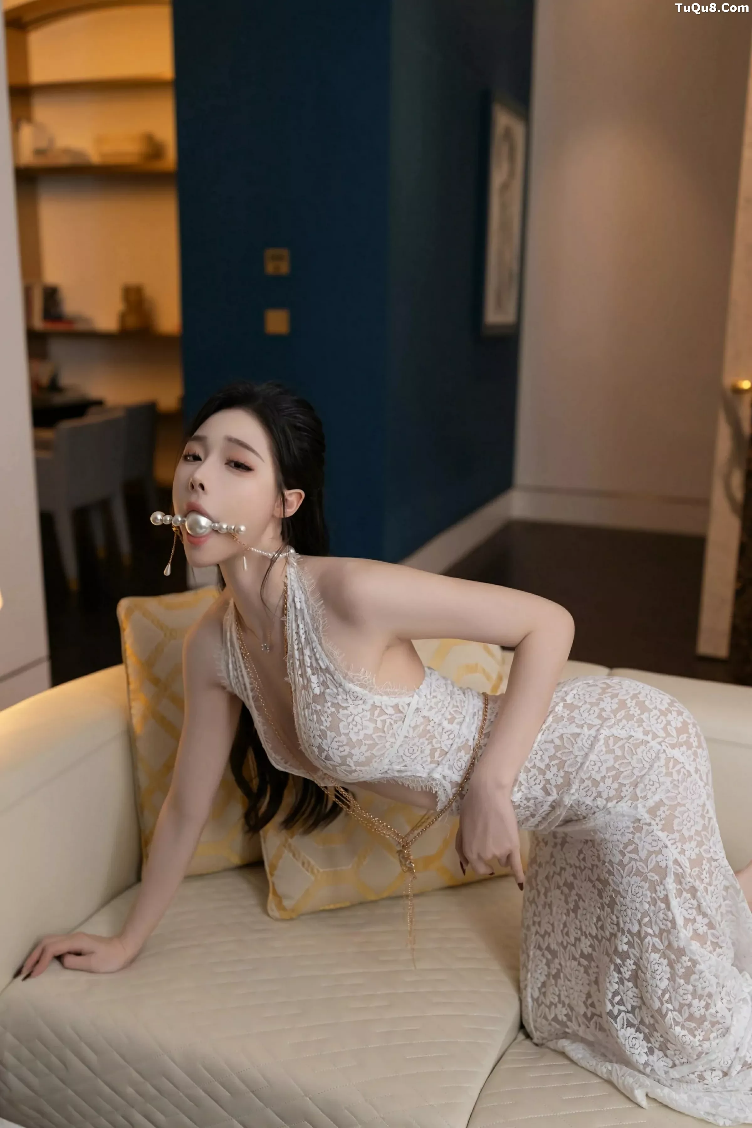 Xgyw.Org_XiuRen第10378期_模特小逗逗性感白色缕空连衣长裙半脱秀曼妙身姿撩人诱惑写真82P