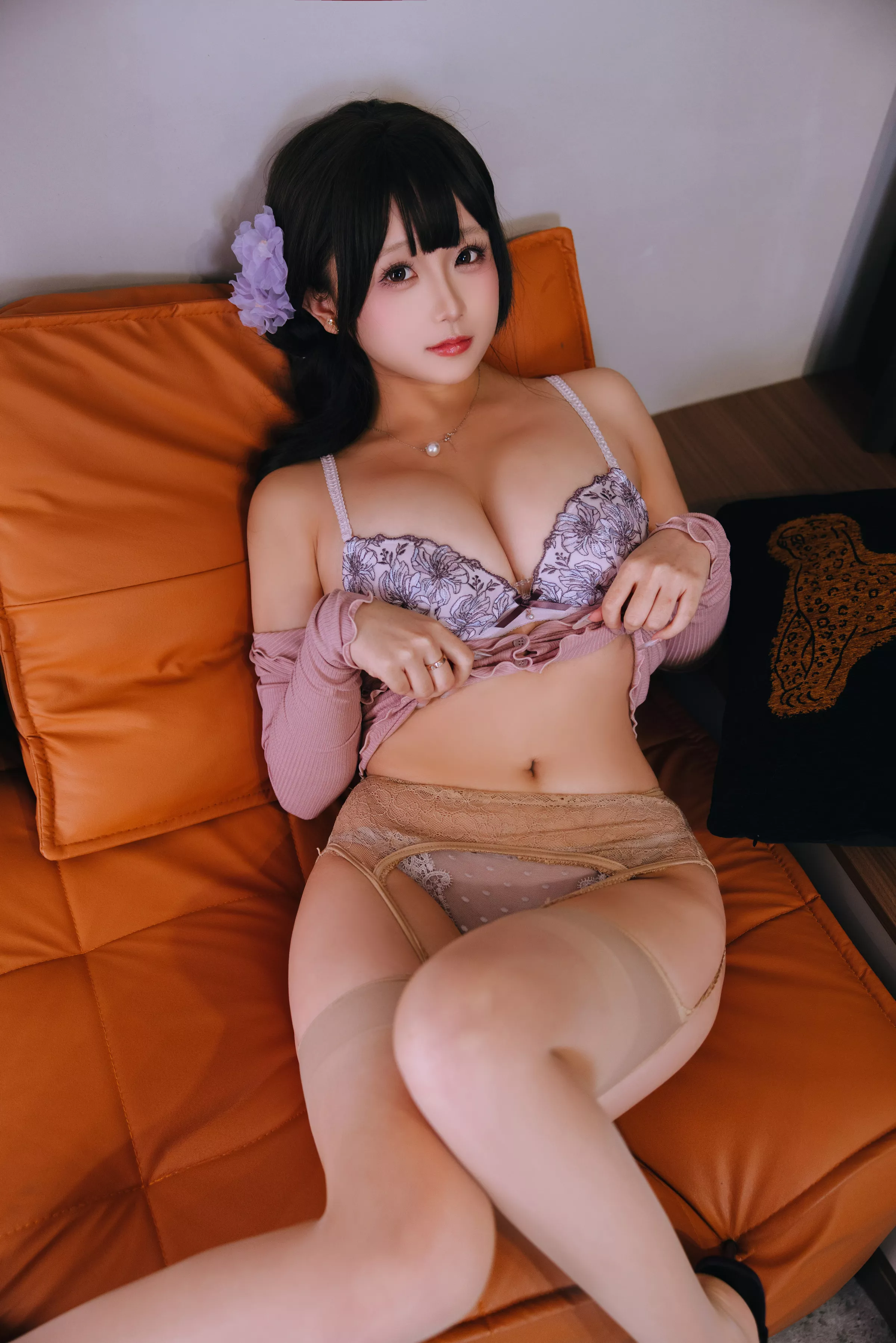 Xgyw.Org_Cosplay美女日奈娇小妈主题私房性感紫色薄纱裙露性感内衣配超薄肉丝秀丰腴身材诱惑写真175P