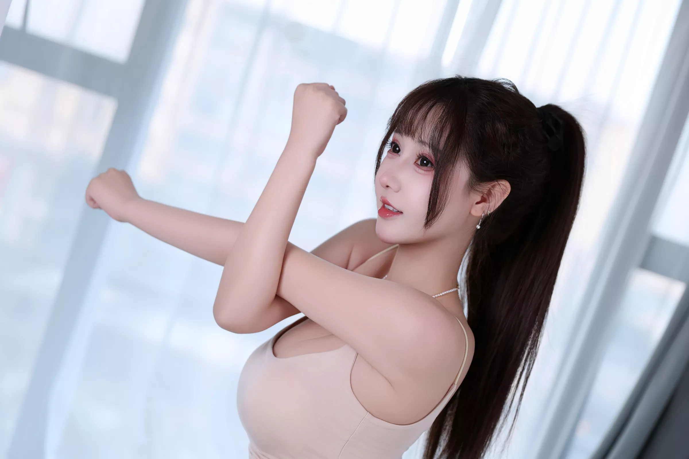 Xgyw.Org_网络美女羽生三未瑜伽姐姐主题性感浅色吊带配灰色瑜伽裤紧身秀完美身材撩人诱惑写真42P