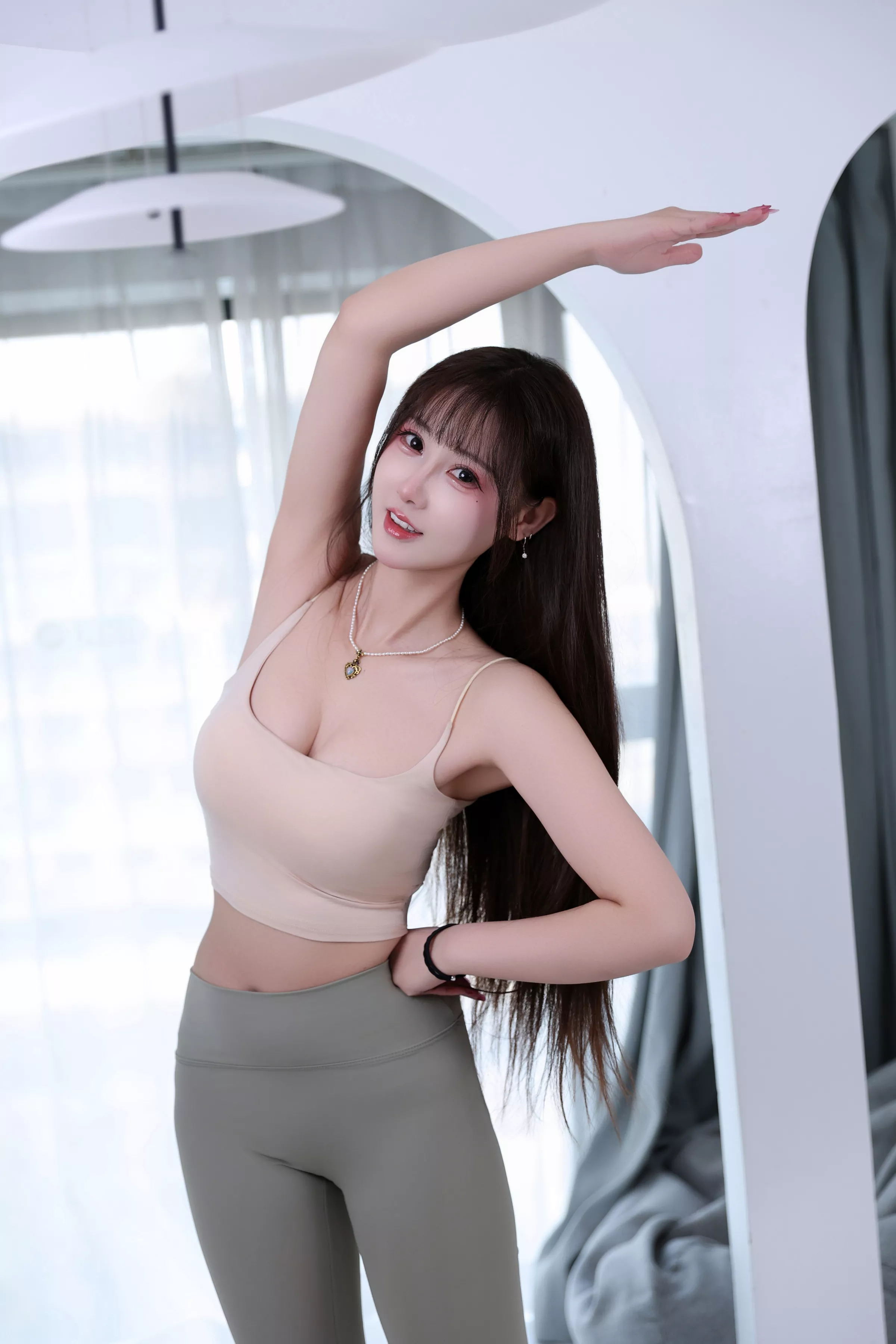 Xgyw.Org_网络美女羽生三未瑜伽姐姐主题性感浅色吊带配灰色瑜伽裤紧身秀完美身材撩人诱惑写真42P