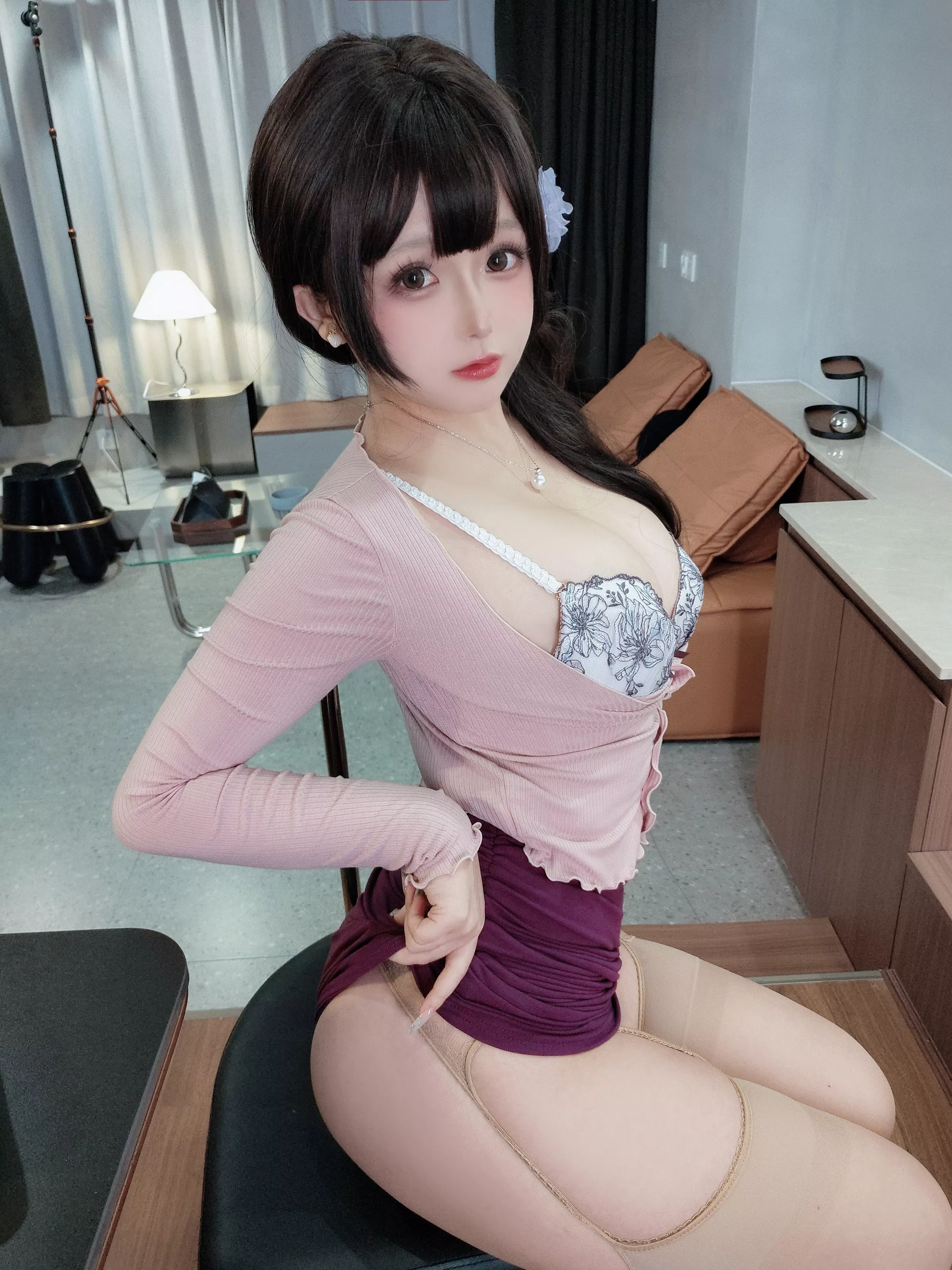 Xgyw.Org_Cosplay美女日奈娇小妈主题私房性感紫色薄纱裙露性感内衣配超薄肉丝秀丰腴身材诱惑写真175P