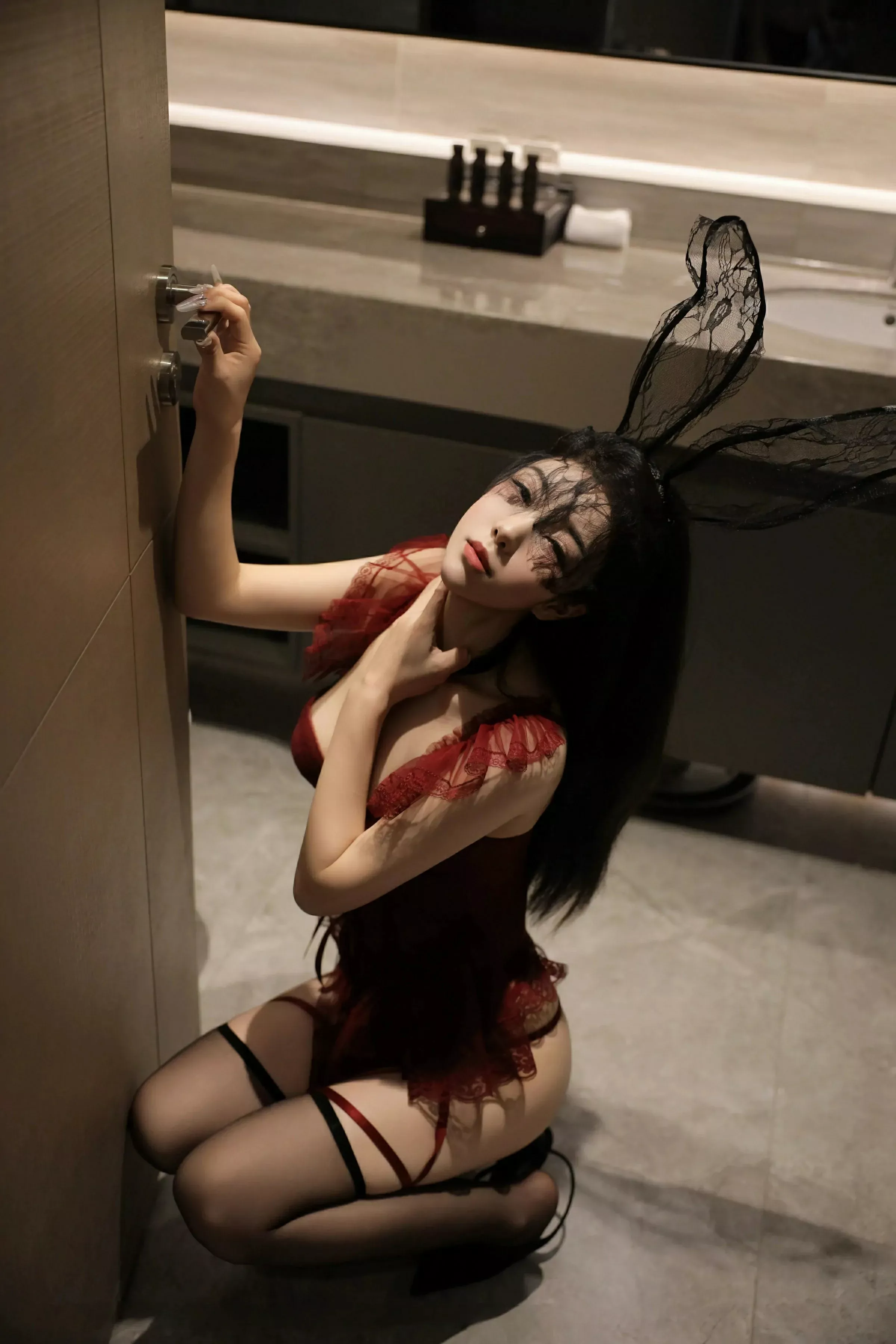 Xgyw.Org_[XiuRen秀人网]No.10386_新人模特李安妮性感红色情趣内衣配黑丝吊袜秀丰腴身材诱惑写真80P