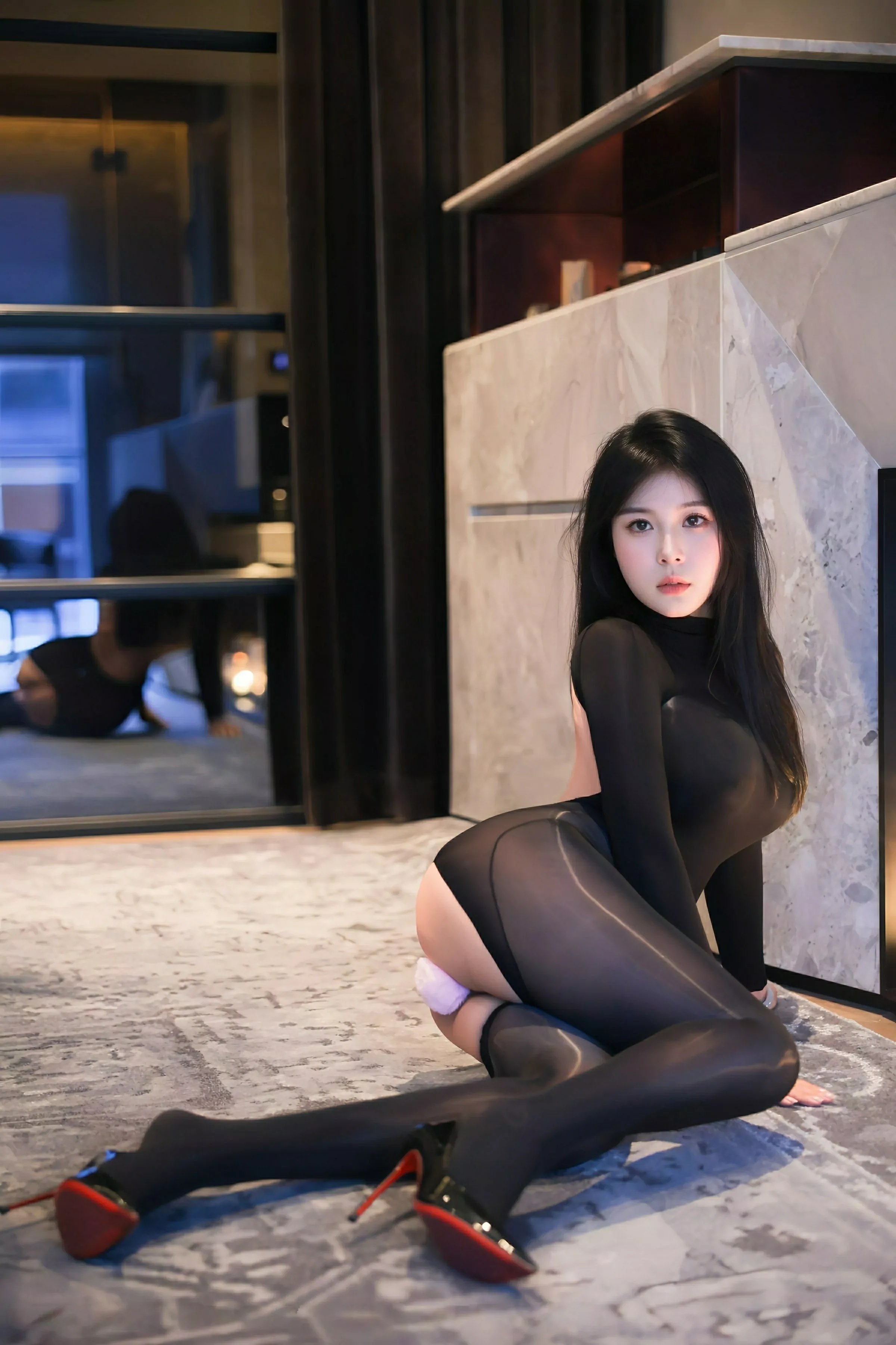 Xgyw.Org_[XiuRen秀人网]No.10420_模特麦田私房性感黑色闪亮开档连体丝袜秀丰满身材撩人诱惑写真74P